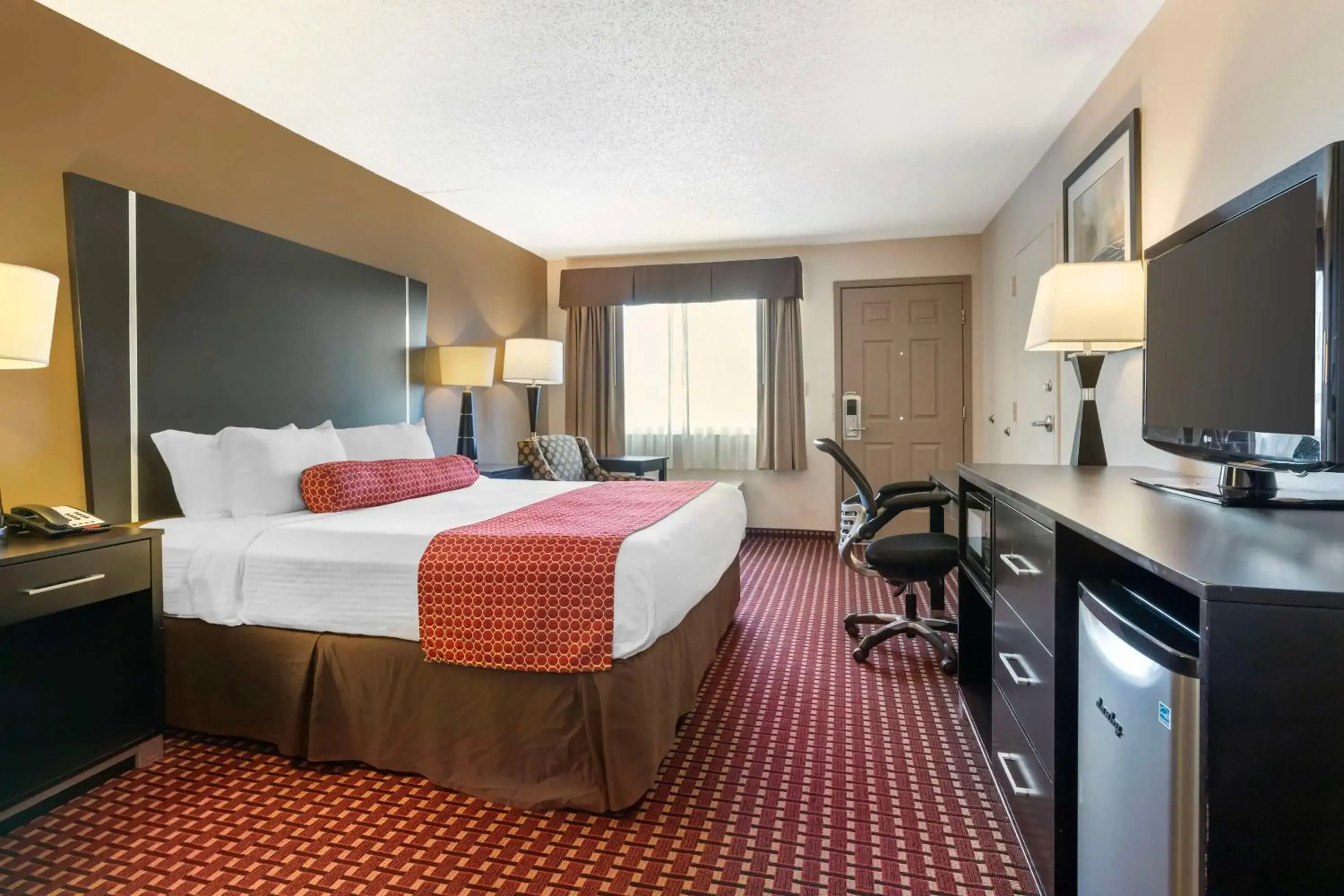 King Room with Roll-in Shower - Disability Access/Non-Smoking in Best Western Van Buren Inn King Room with Roll-in Shower - Disability Access/Non-Smoking in Best Western Van Buren Inn