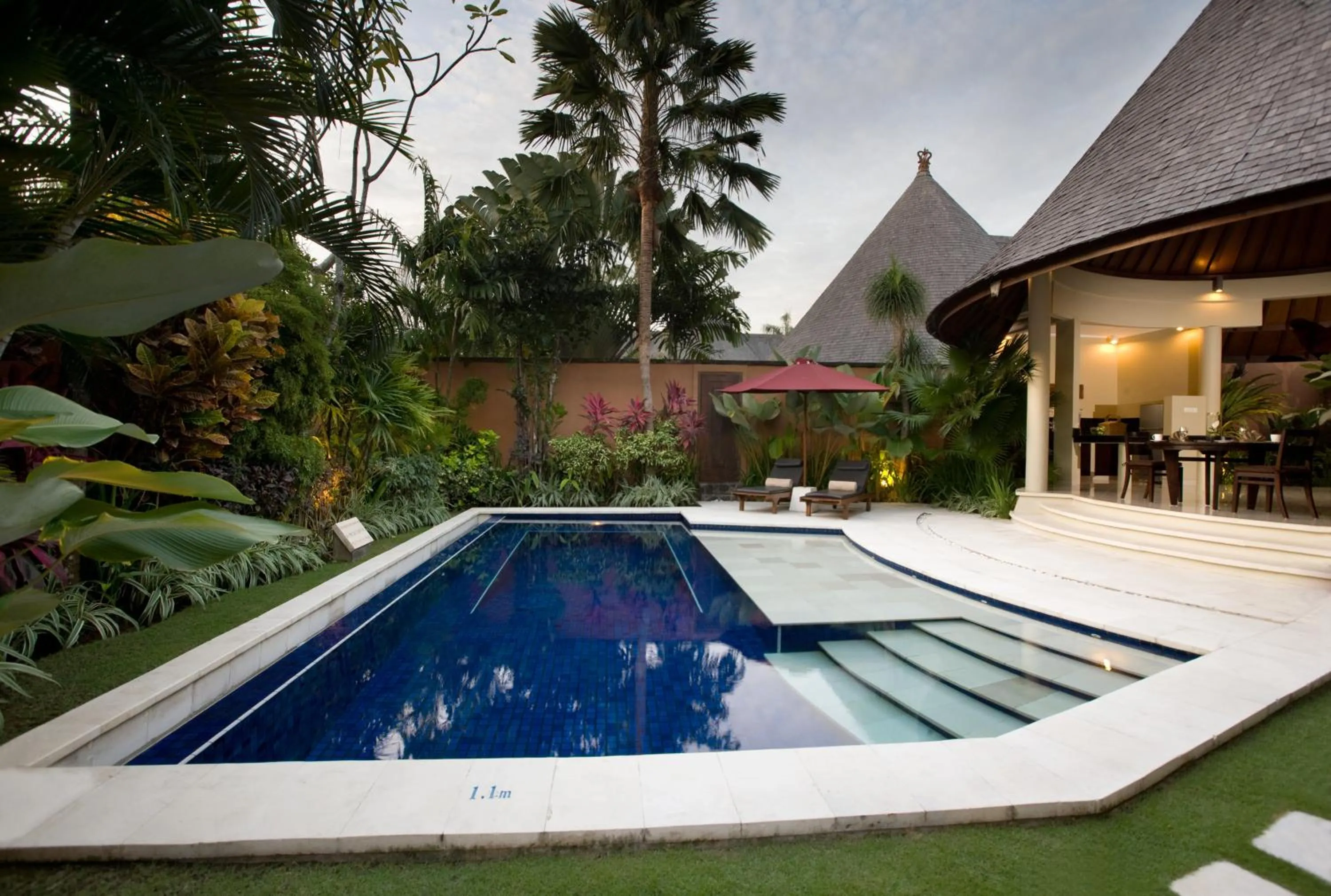 Swimming pool in The Kunja Villa-Hotel