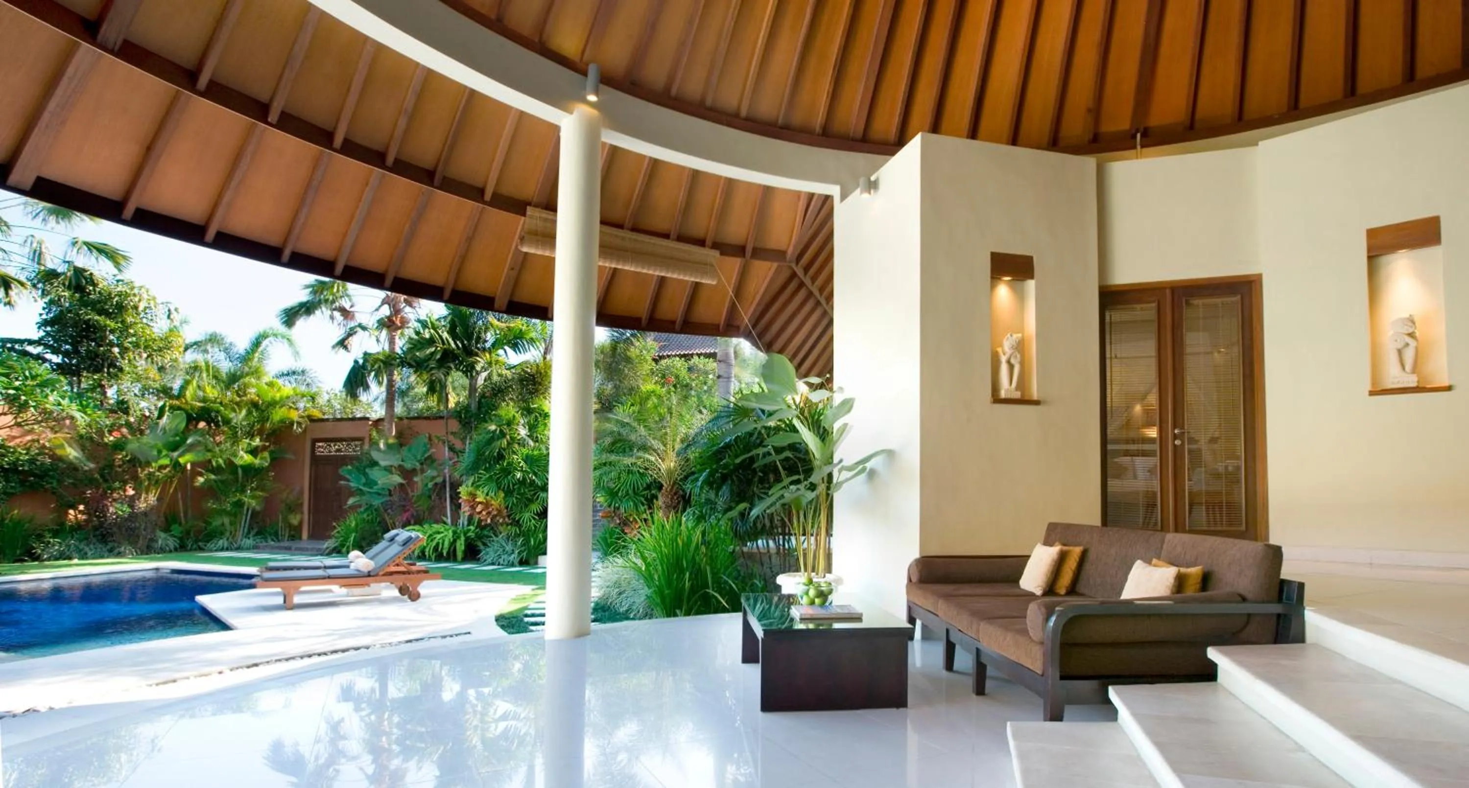 Swimming pool in The Kunja Villa-Hotel