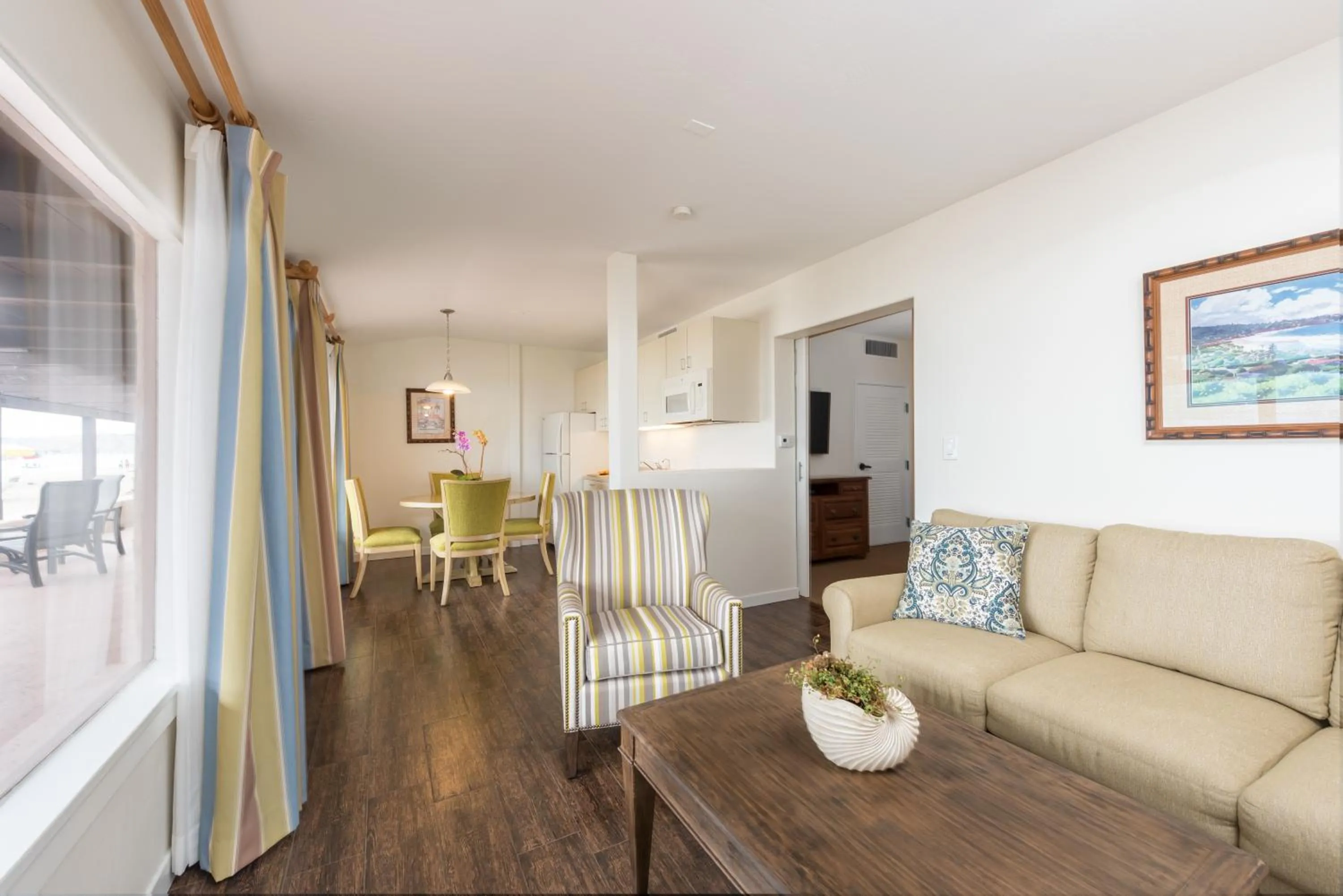 Kitchen or kitchenette in La Jolla Beach & Tennis Club