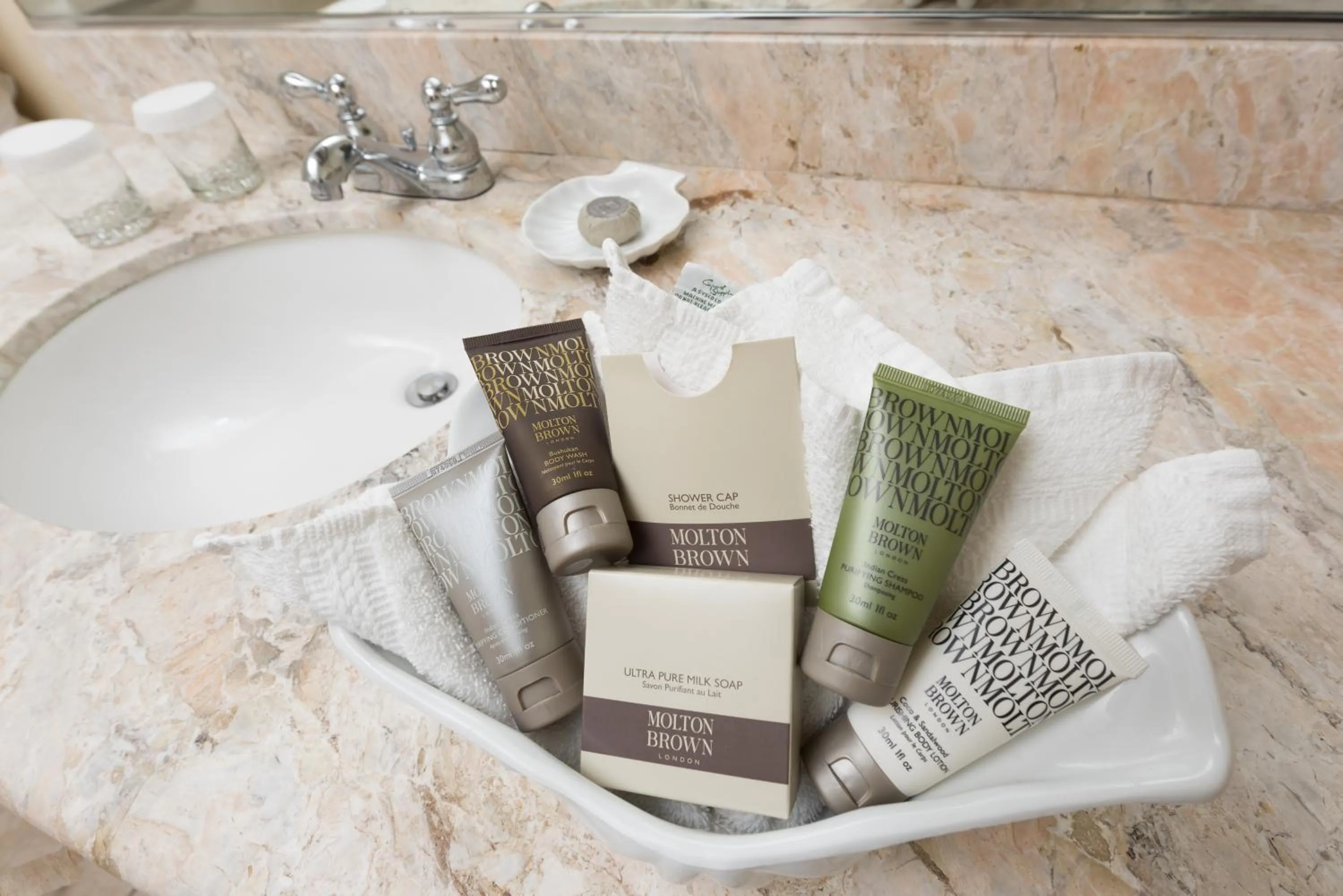 Bathroom in La Jolla Beach & Tennis Club