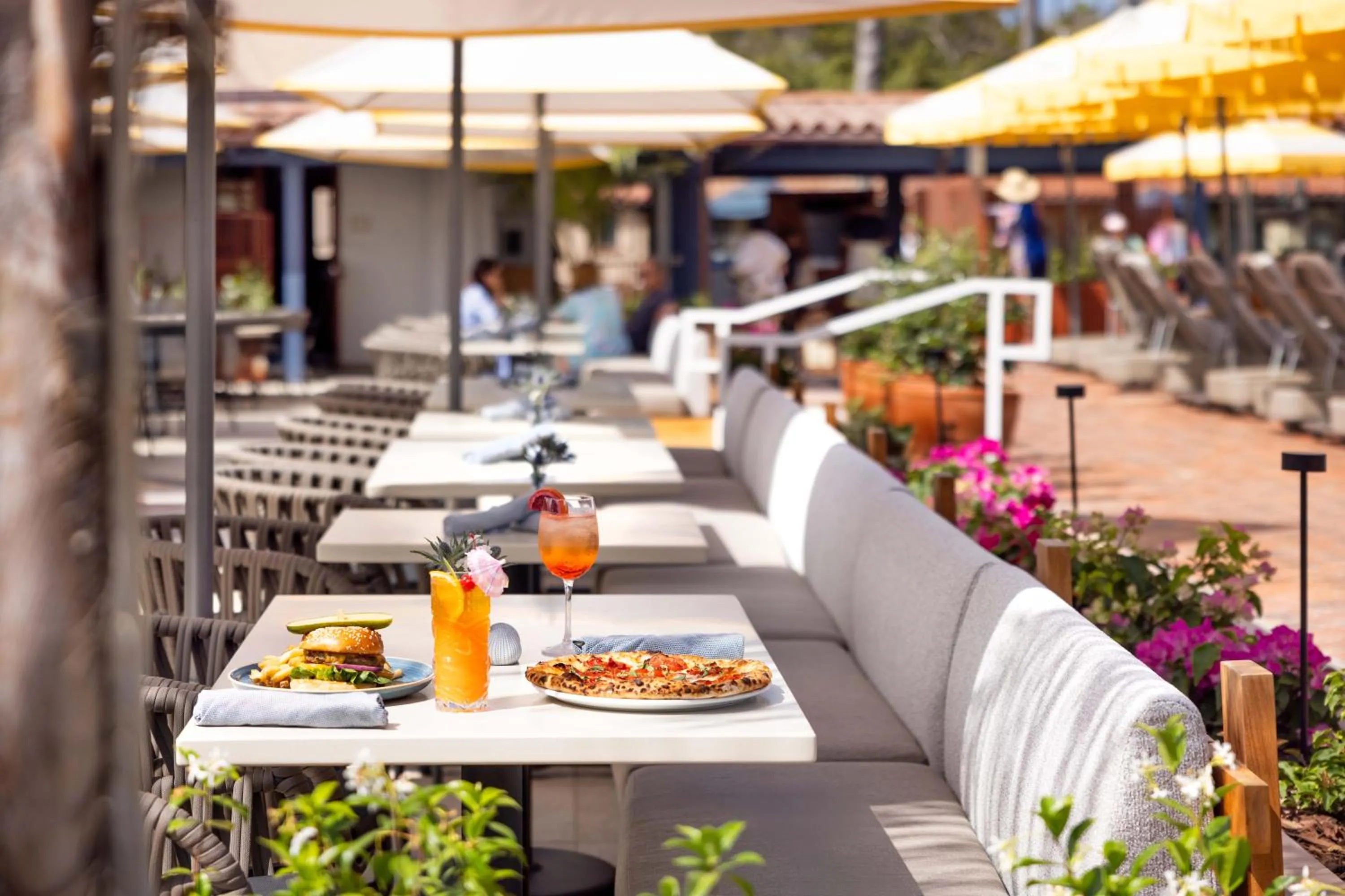 Restaurant/places to eat in La Jolla Beach & Tennis Club