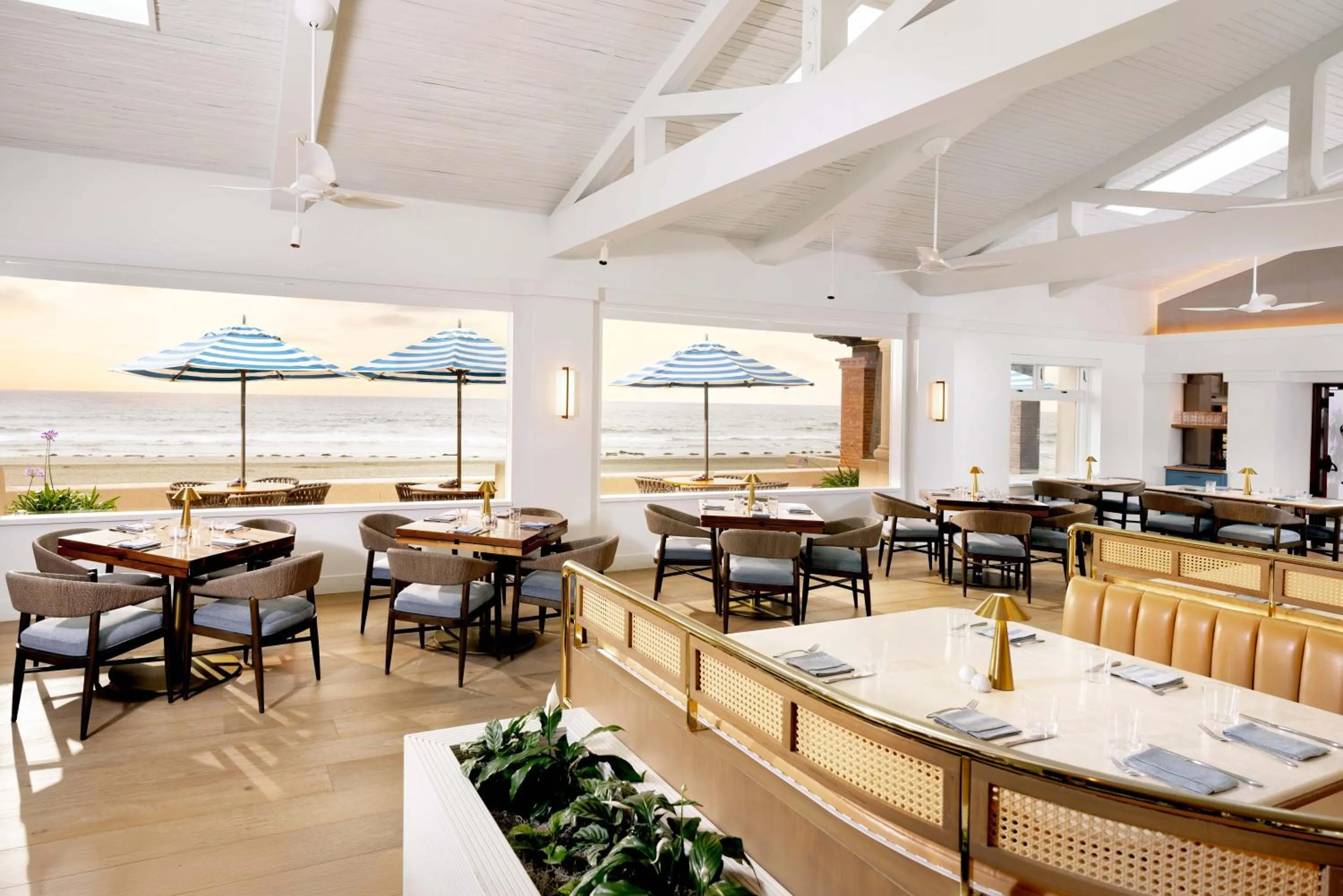 Restaurant/places to eat in La Jolla Beach & Tennis Club