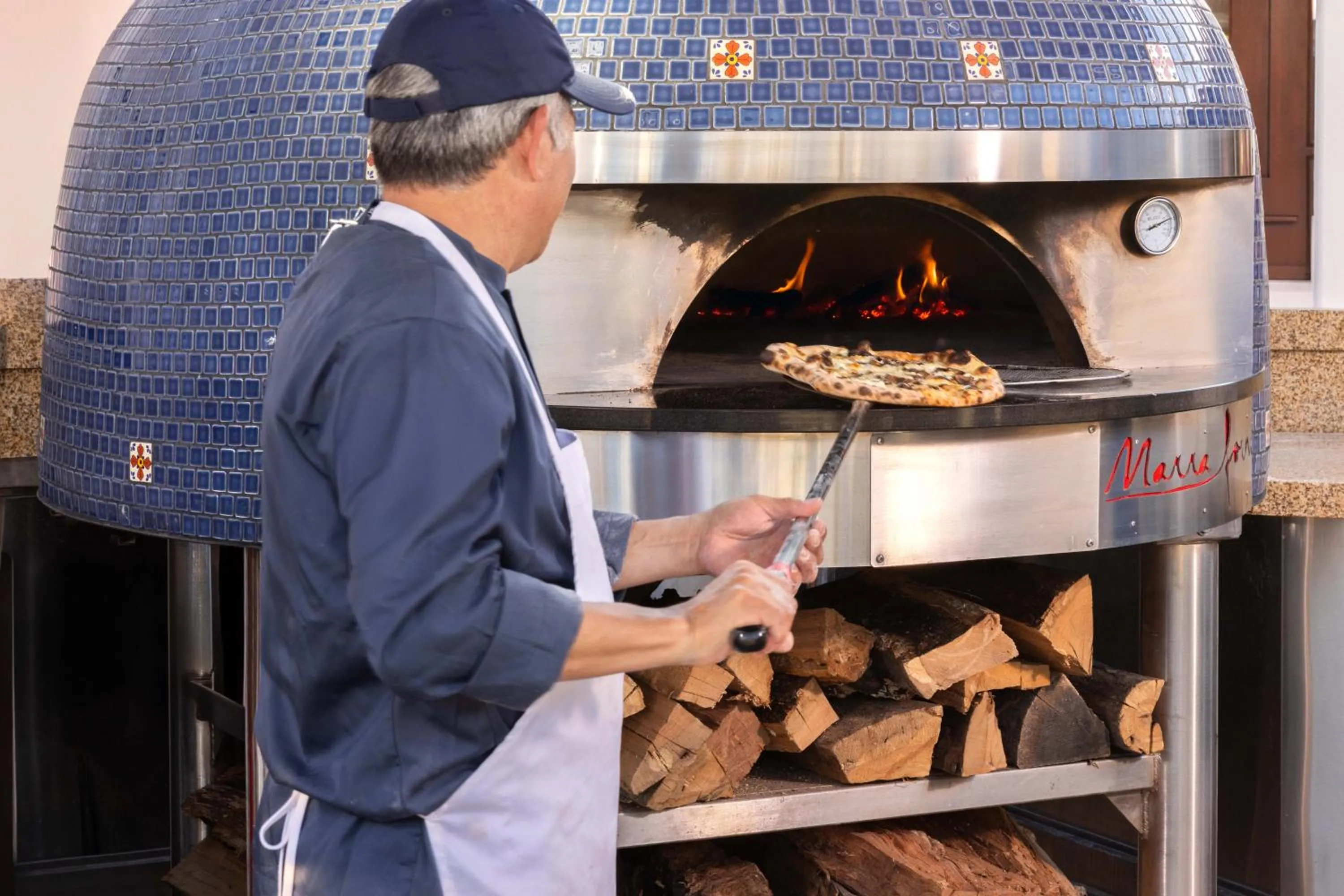 Restaurant/places to eat in La Jolla Beach & Tennis Club