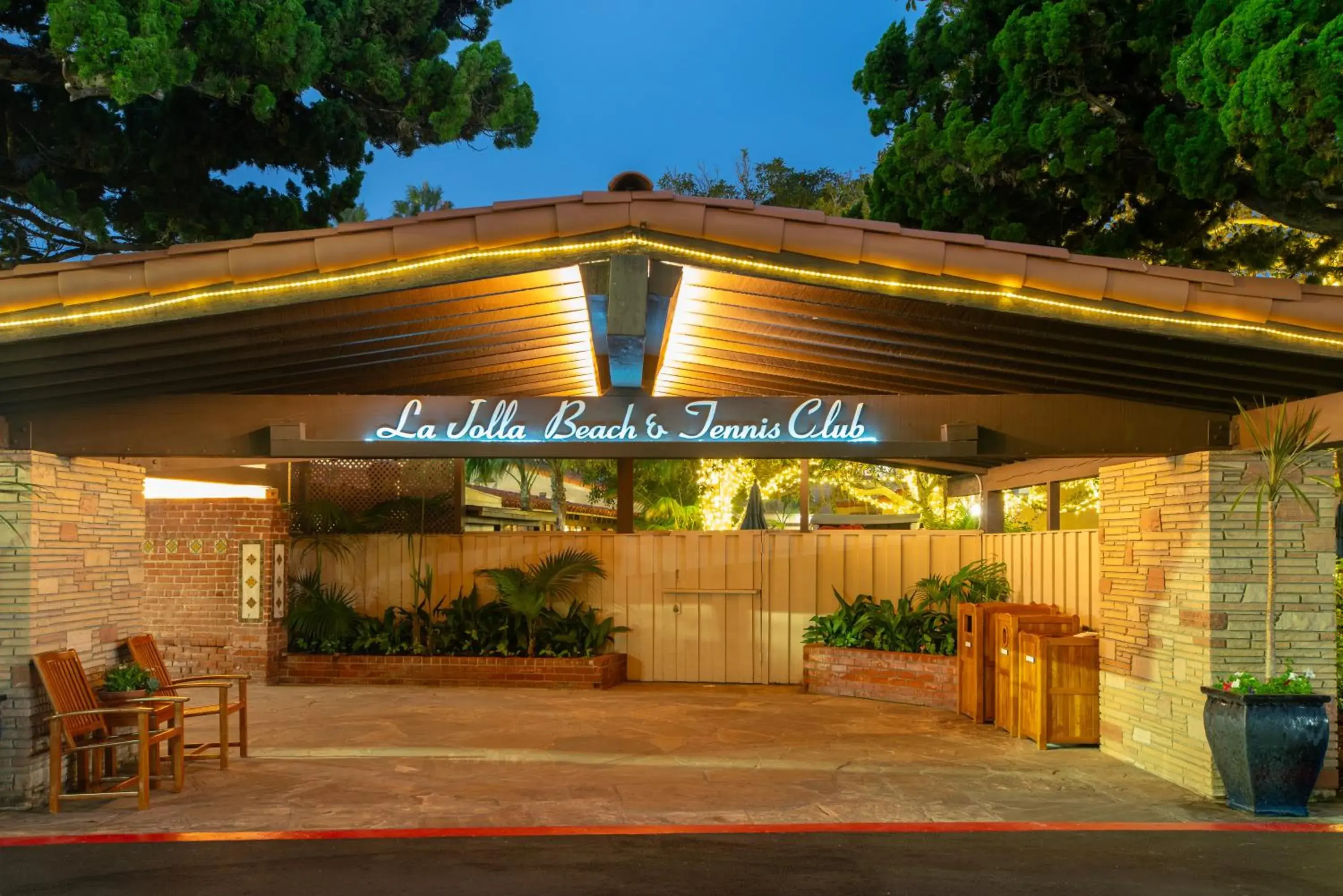 Property building in La Jolla Beach & Tennis Club Property building in La Jolla Beach & Tennis Club