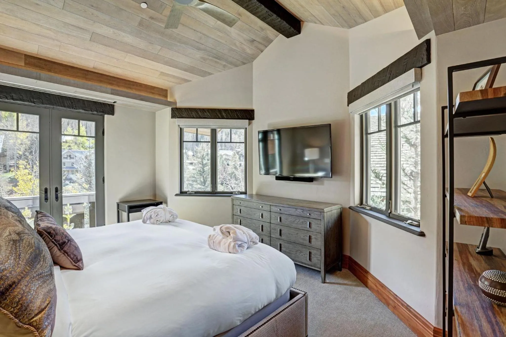 Bedroom, Bed in The Arrabelle at Vail Square, a RockResort