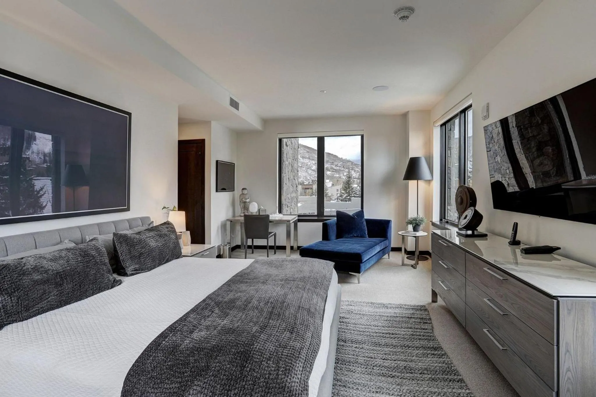 Bedroom, Bed in The Arrabelle at Vail Square, a RockResort