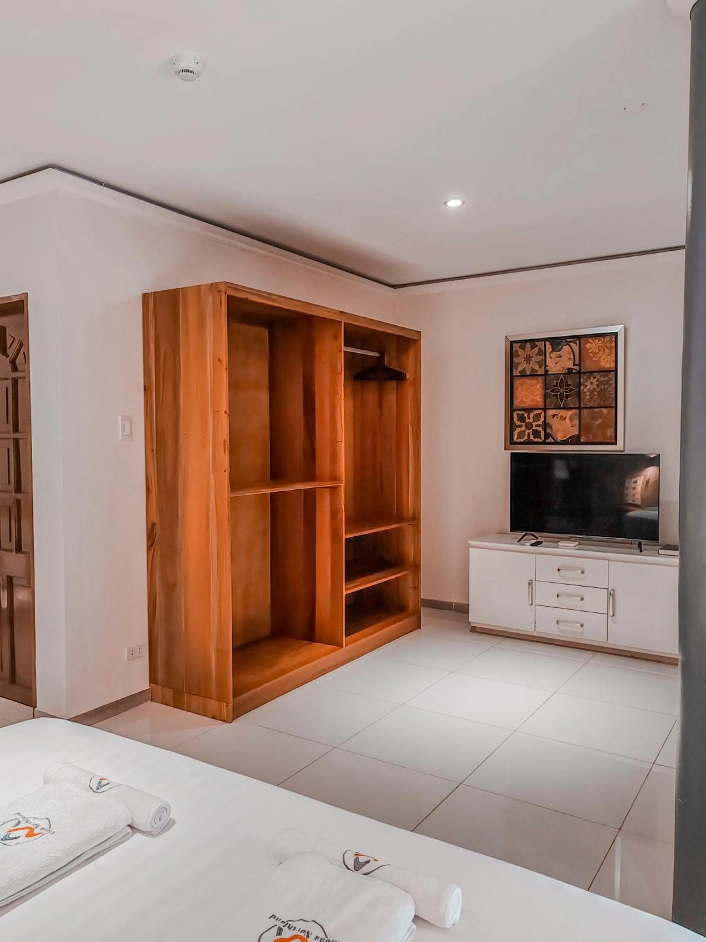 Communal lounge/ TV room, Bed in Alona Northland Resort