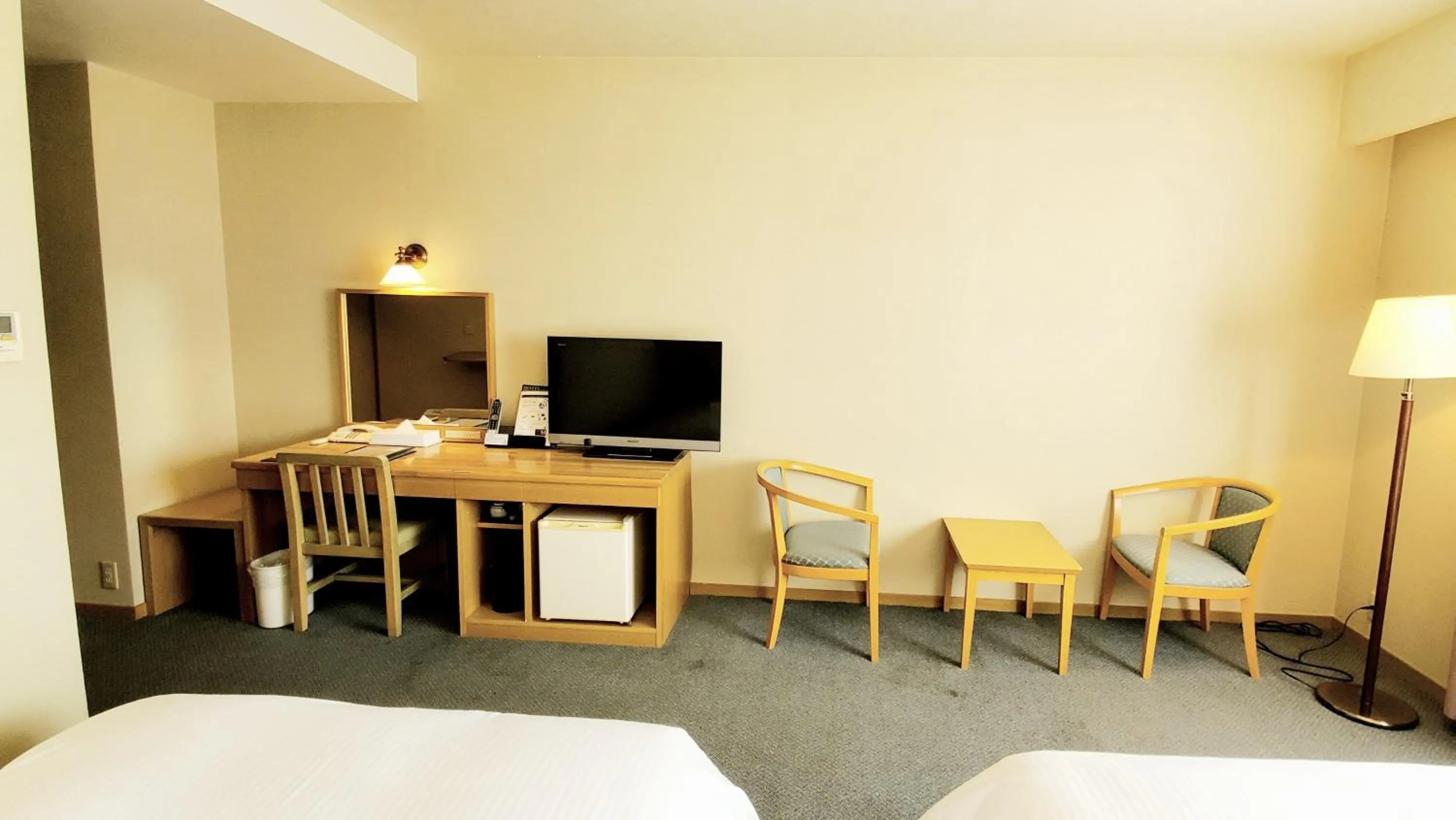 Photo of the whole room, Bed in Island Hotel