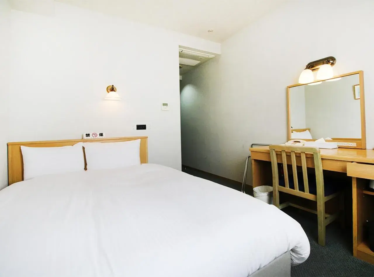 Photo of the whole room, Bed in Island Hotel Photo of the whole room, Bed in Island Hotel