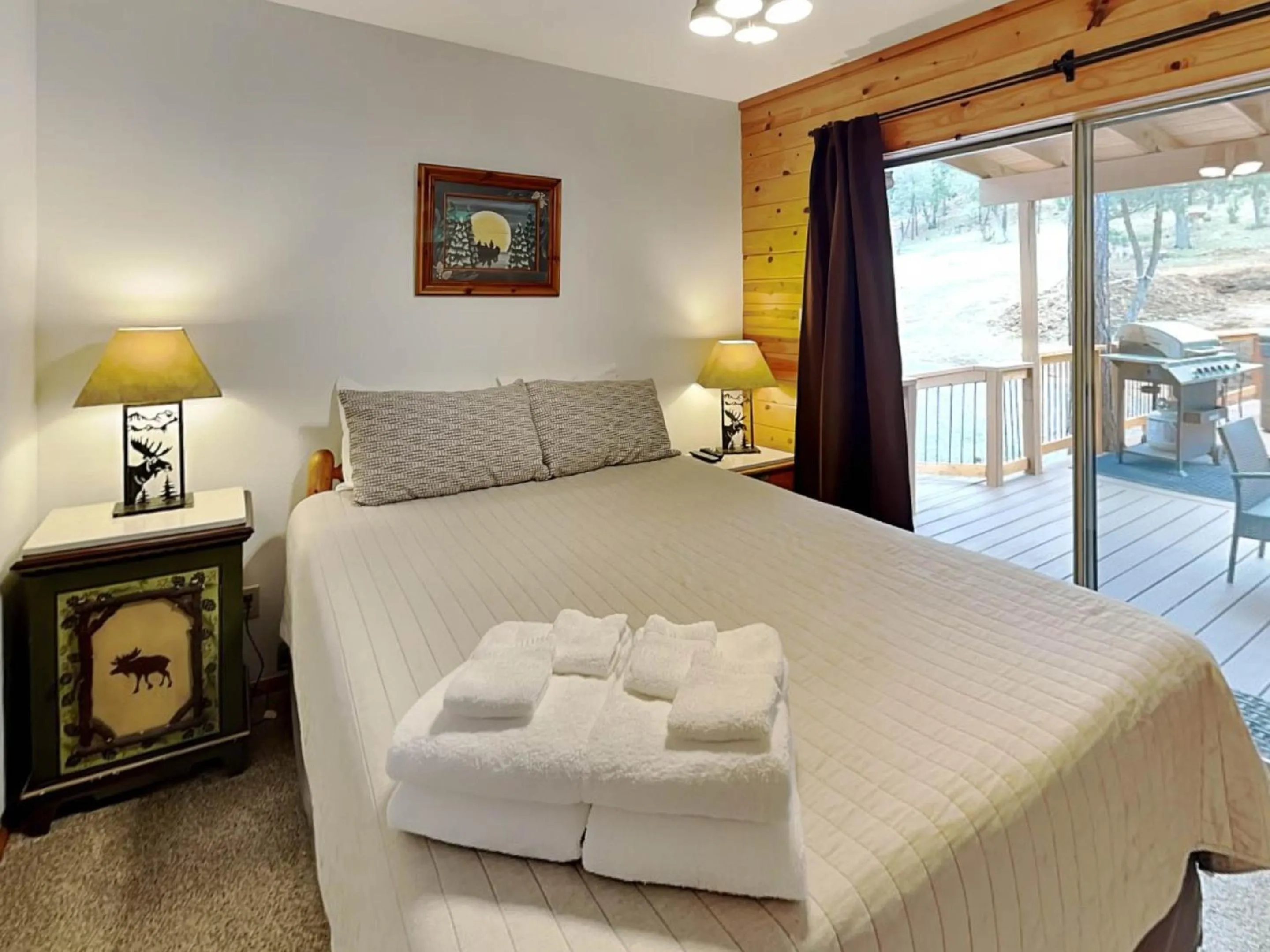 Property building, Bed in Moose Manor