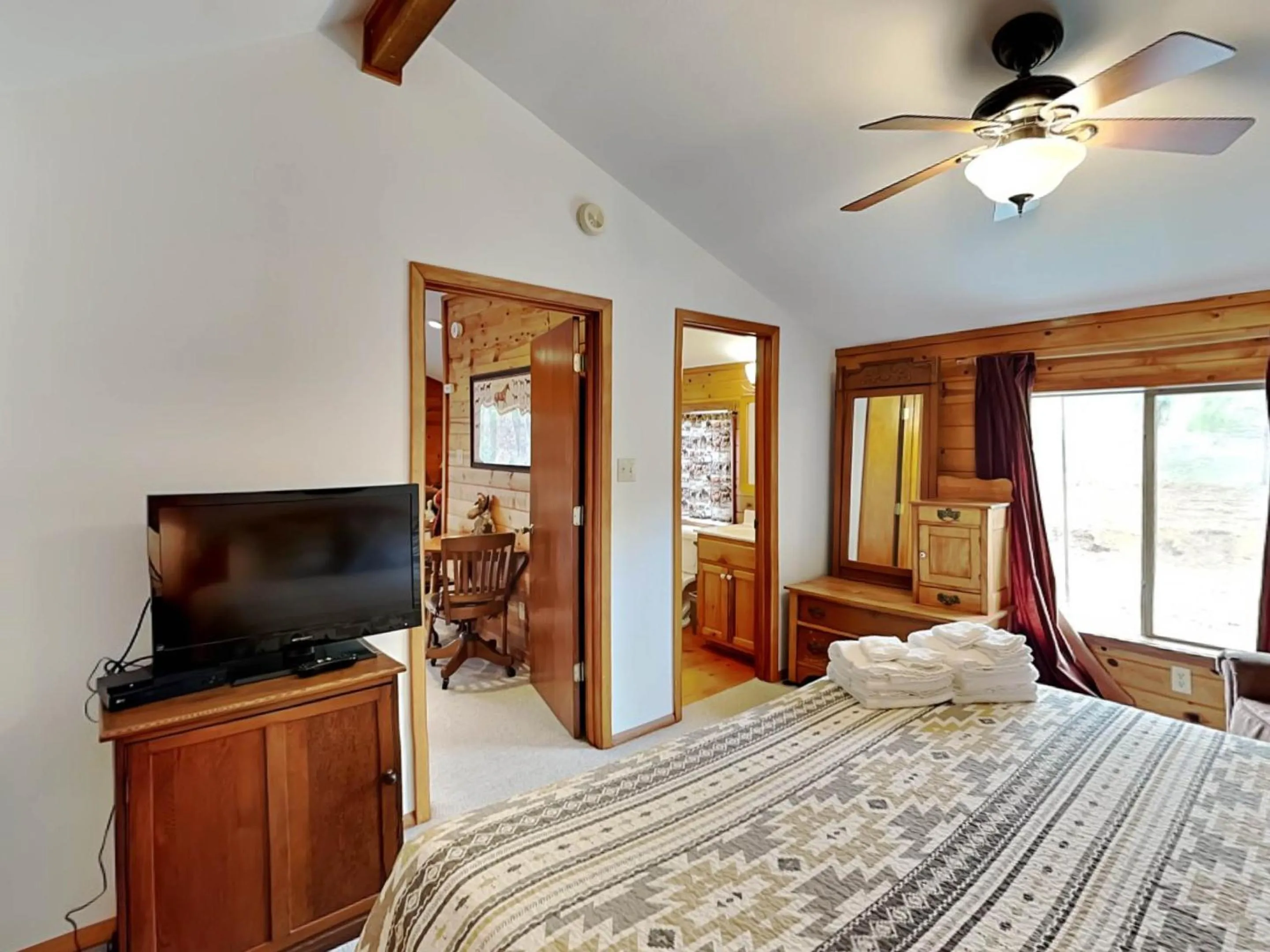 Property building, Bed in Moose Manor