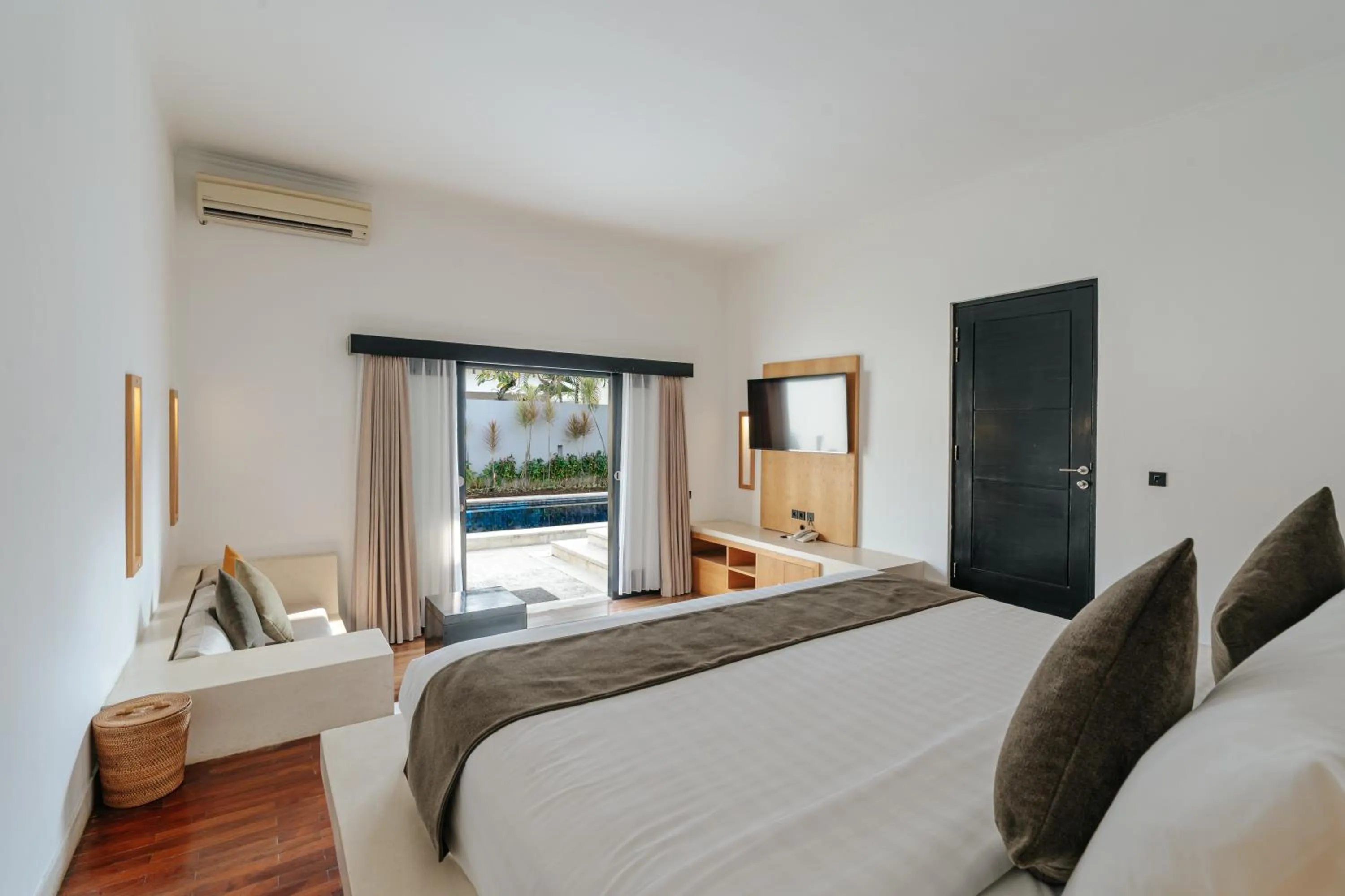 TV and multimedia, Bed in The Seminyak Suites Private Villas