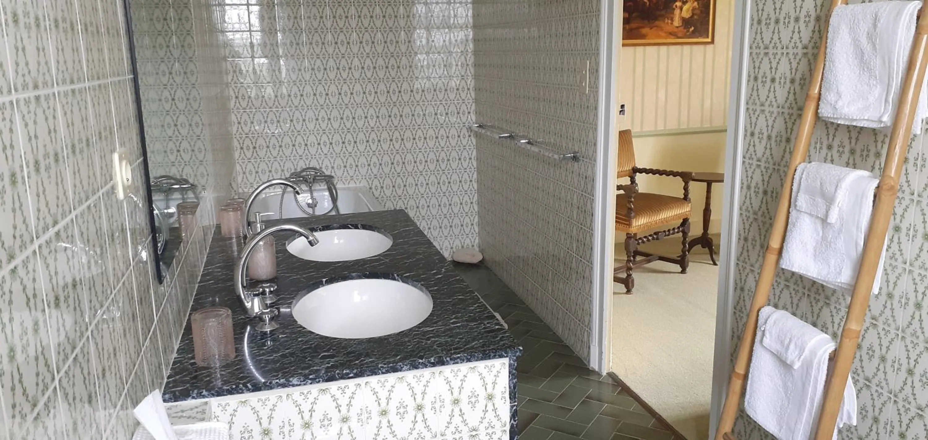 Bathroom in Château des Bretonnières sur vie - Maison d'hôtes et gîte 4 personnes
