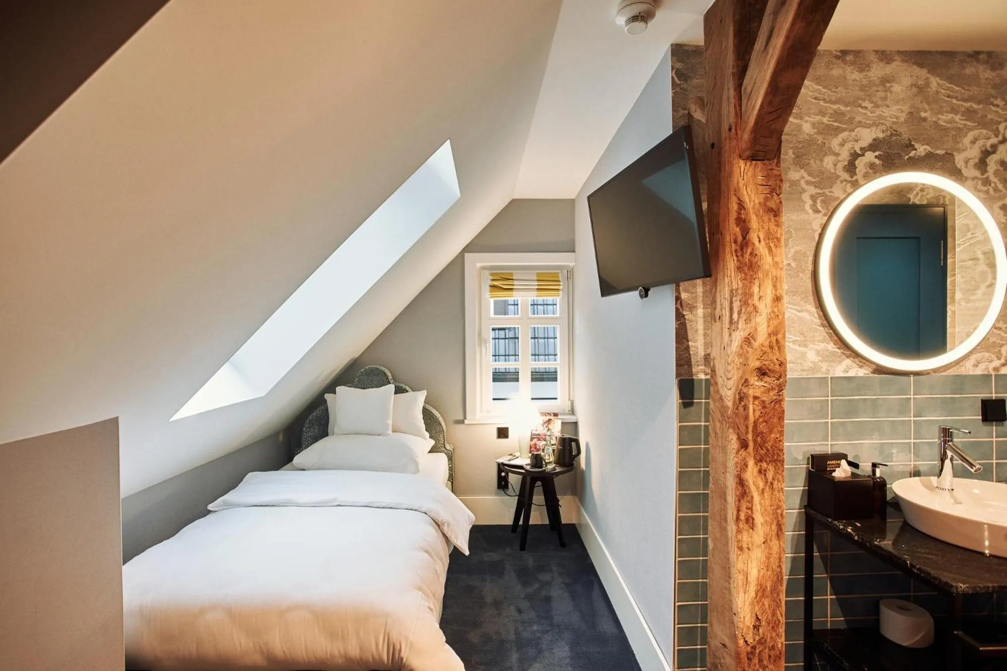 Photo of the whole room, Bed in WunnersWat Verl