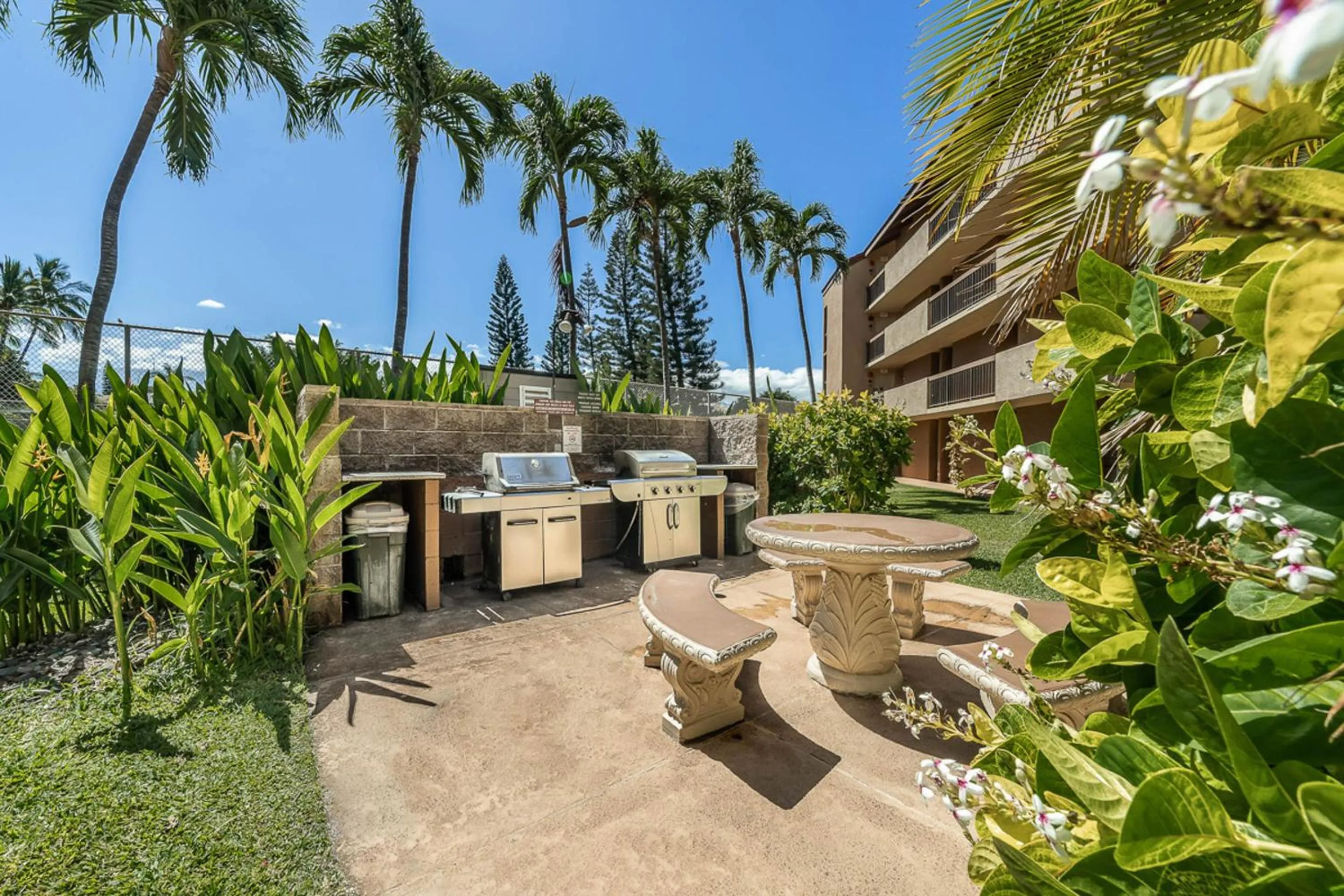 Property building in Maui Vista 1210