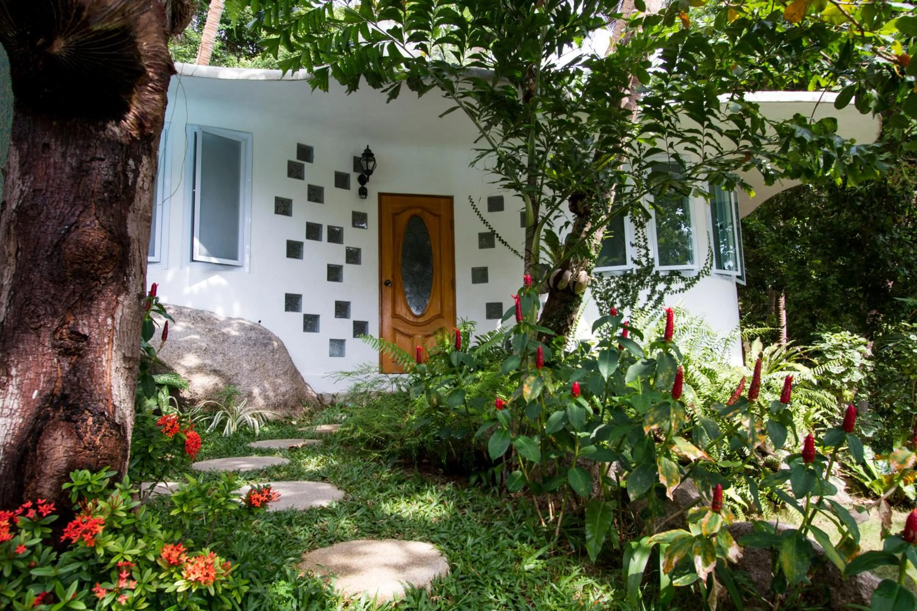 Garden in Monkey Flower Villas