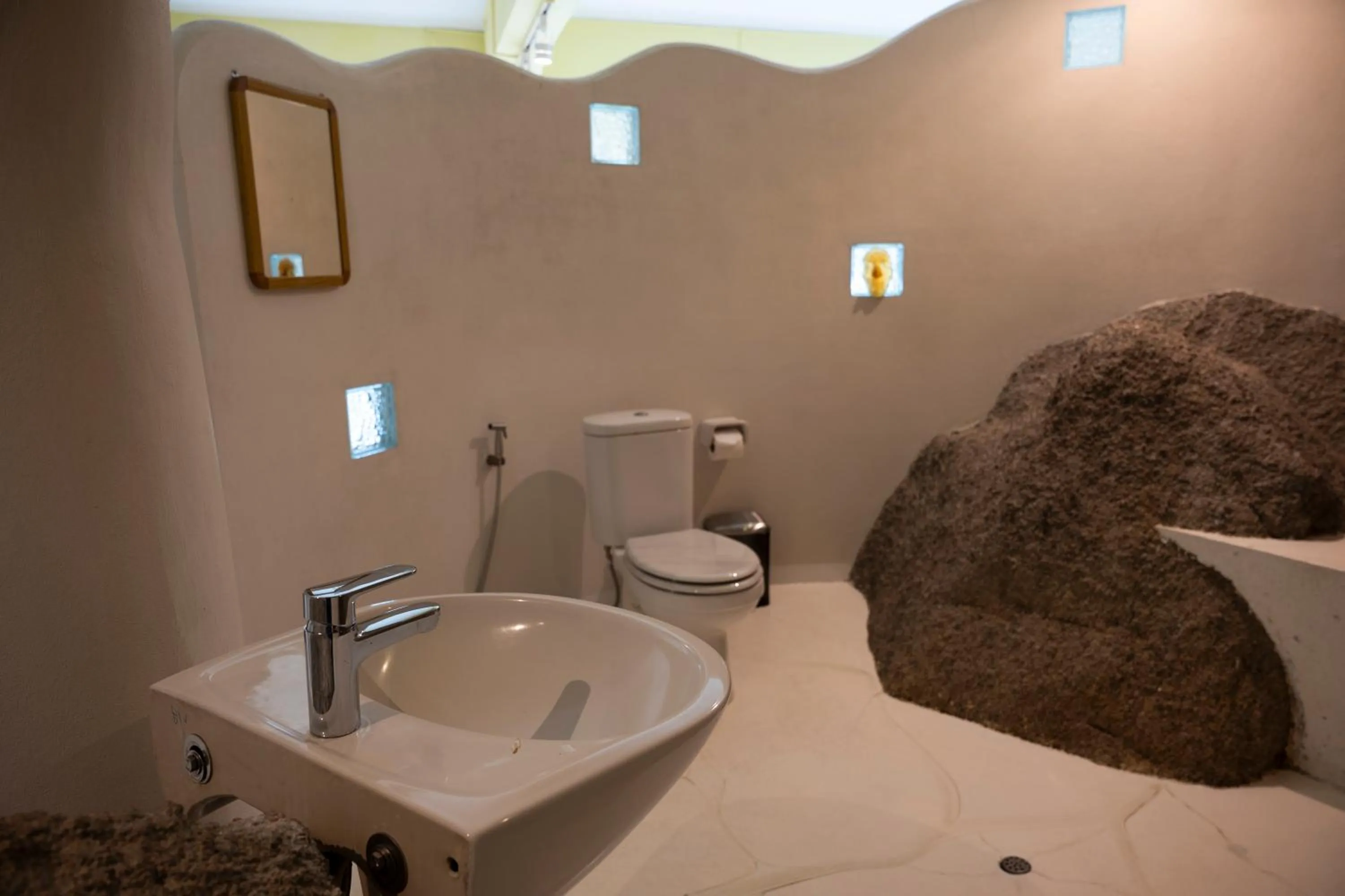 Toilet in Monkey Flower Villas