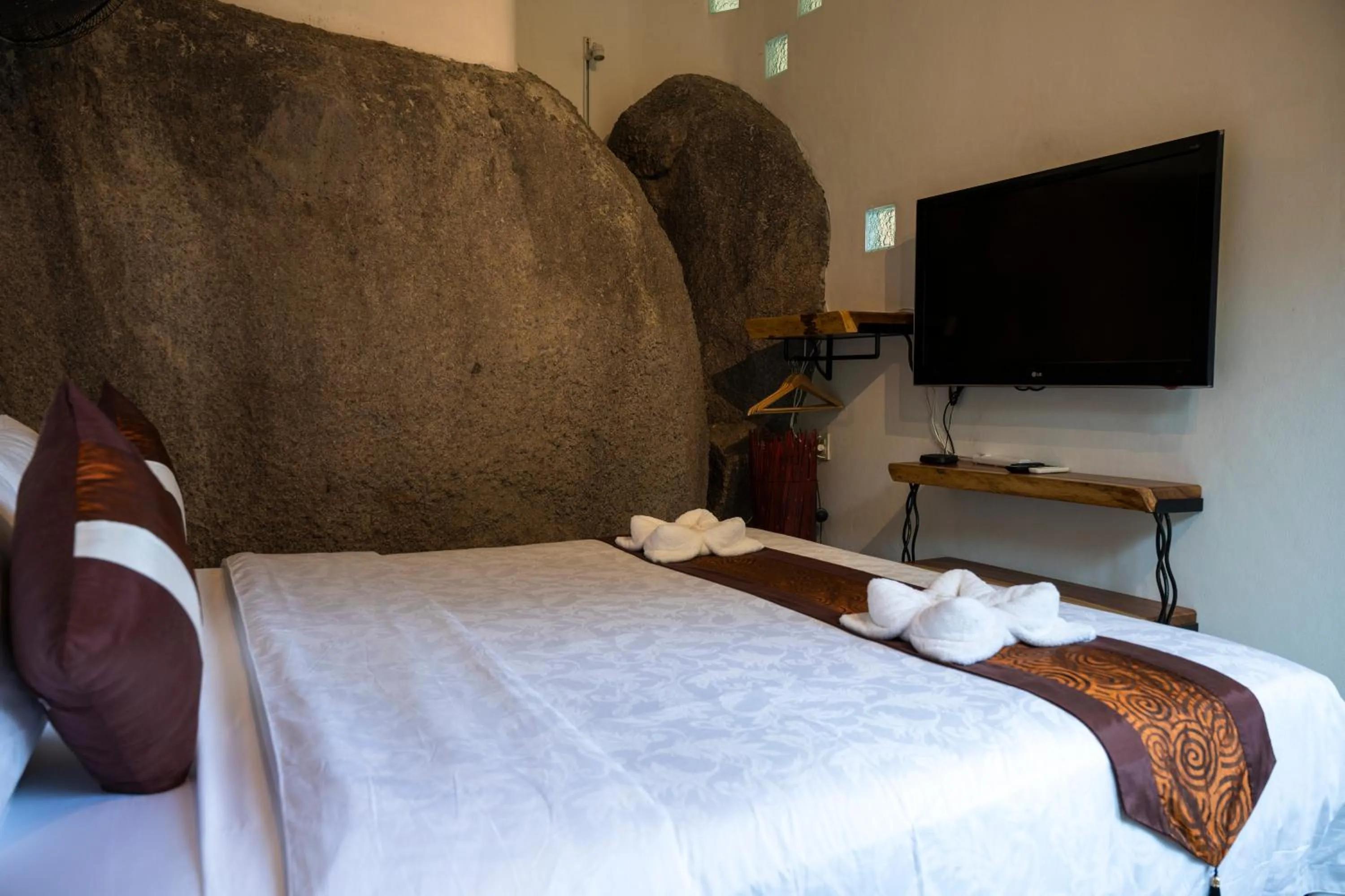 Bed in Monkey Flower Villas