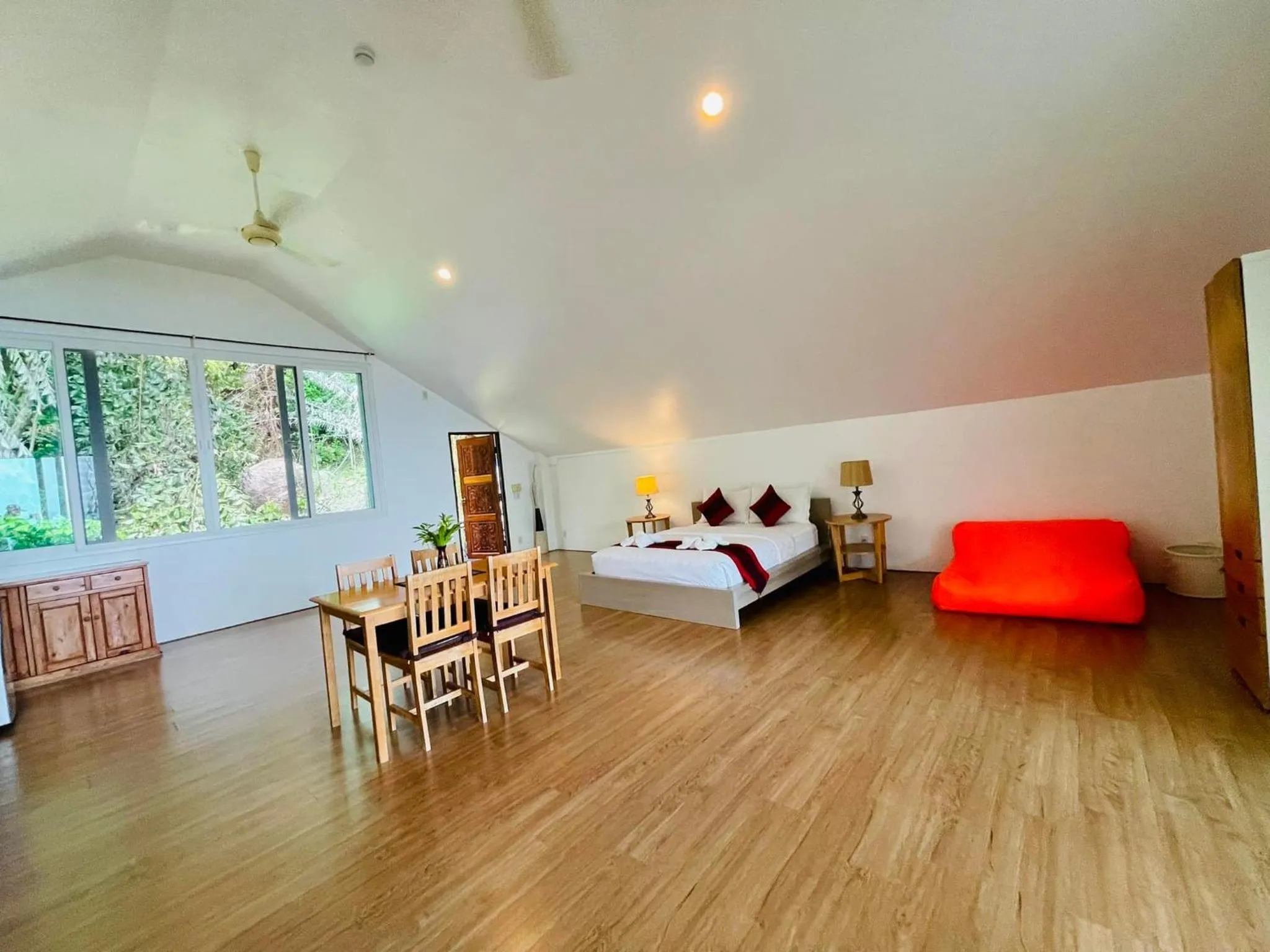 Property building, Bed in Monkey Flower Villas