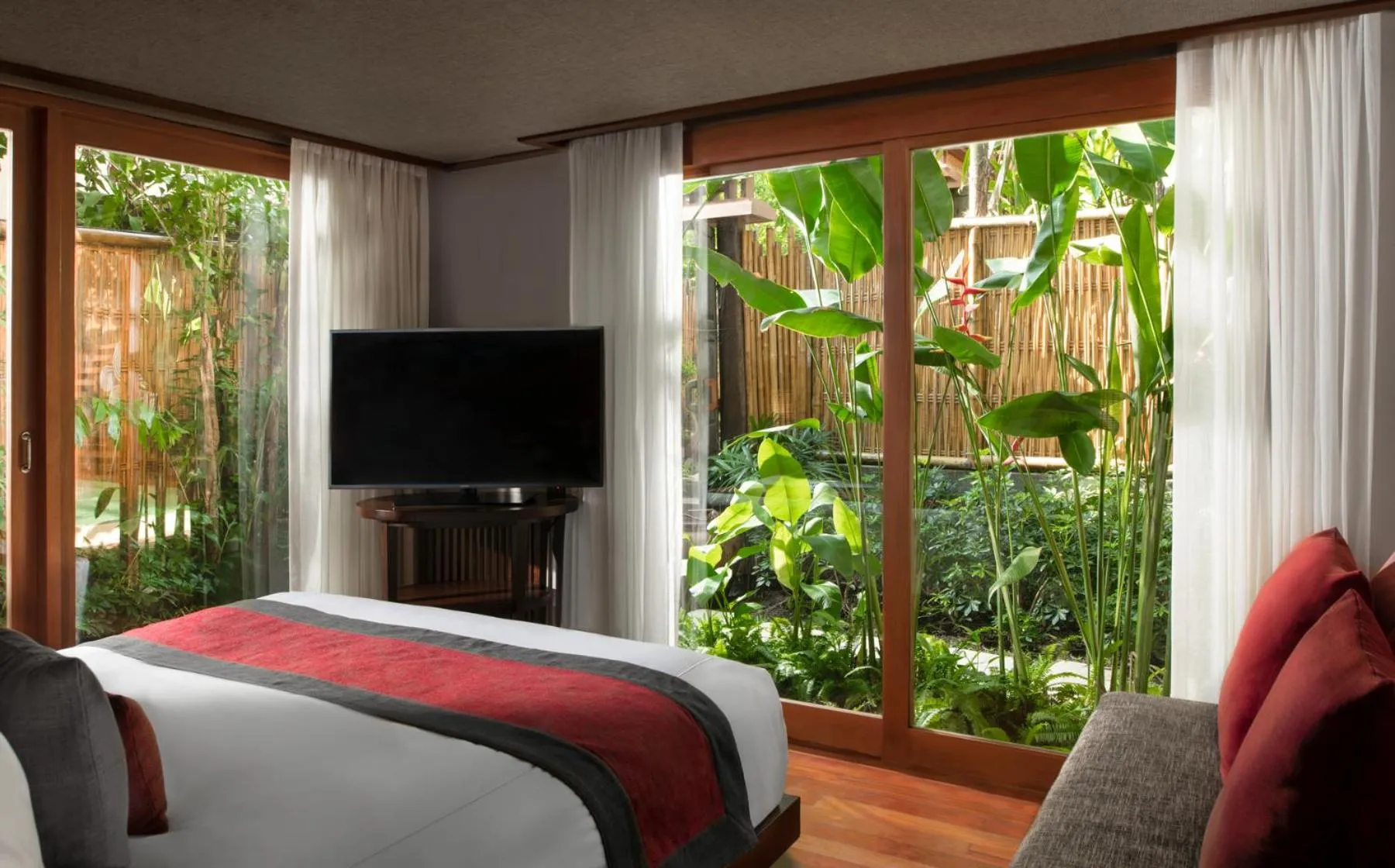 Seating area, Bed in Anantara Rasananda Koh Phangan Villas