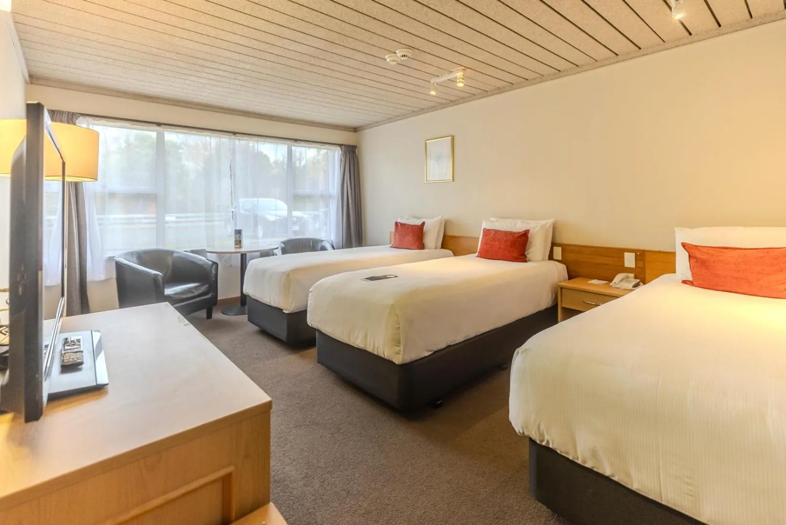 Bed in Kingsgate Hotel Te Anau