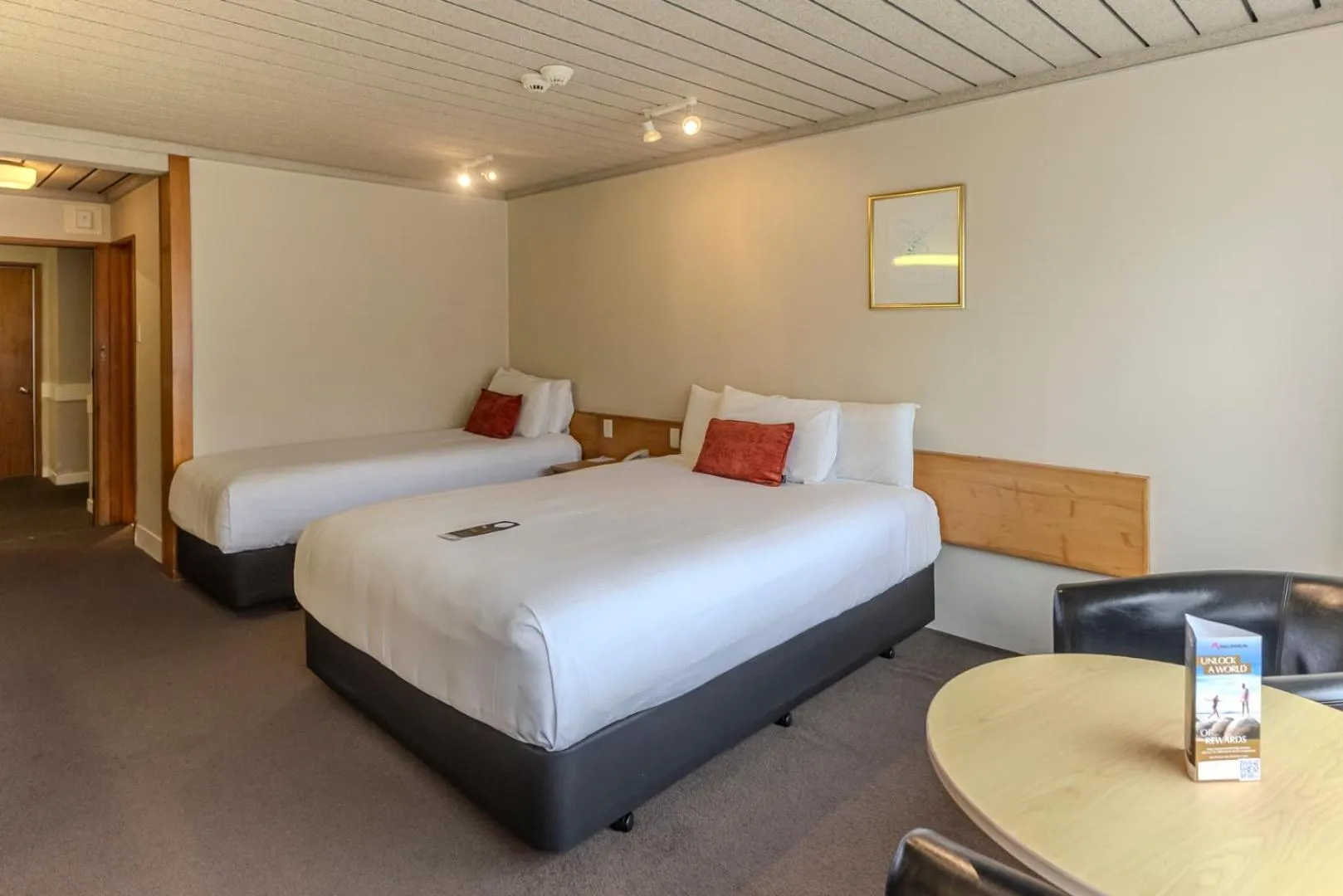 Bed in Kingsgate Hotel Te Anau
