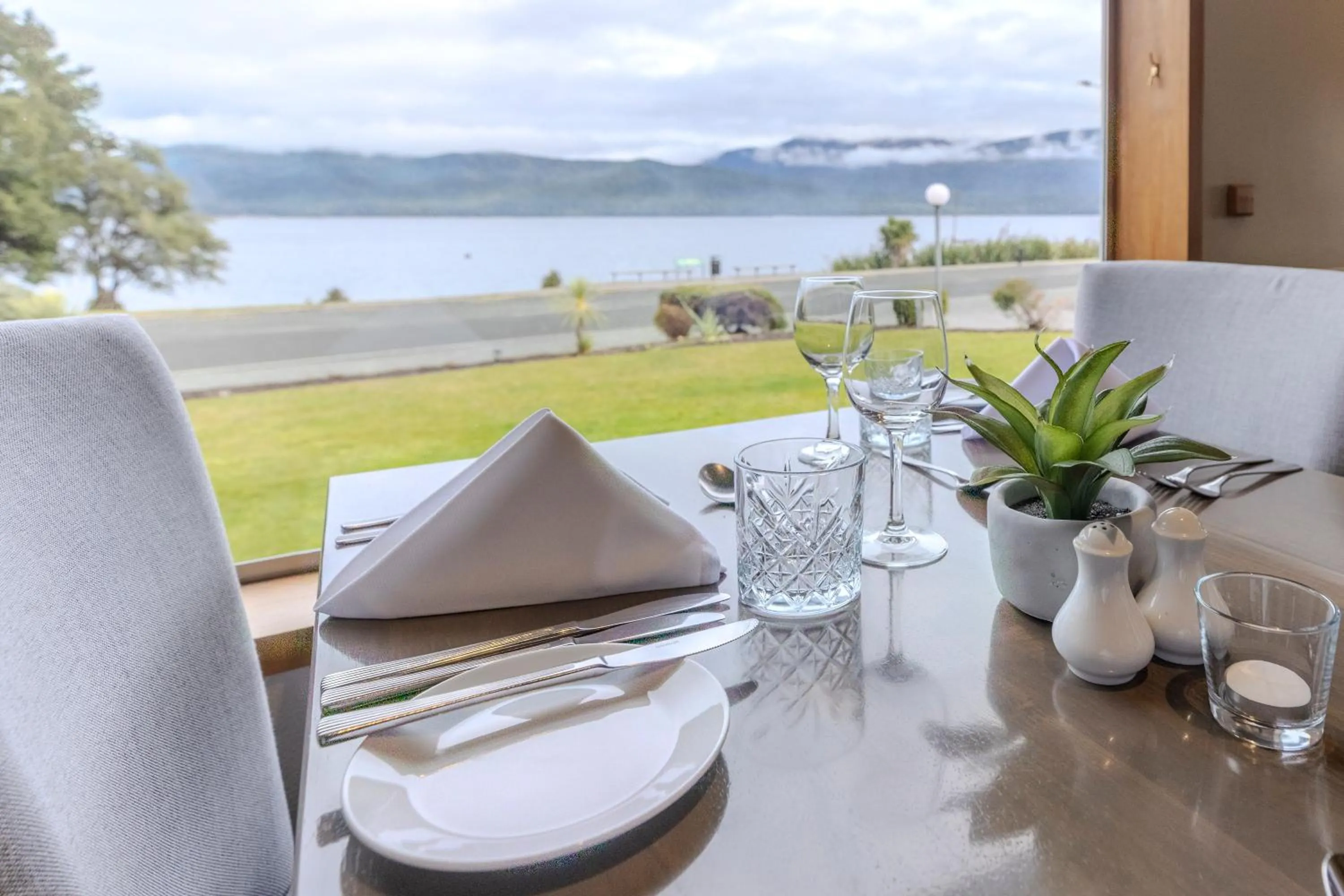 Restaurant/places to eat in Kingsgate Hotel Te Anau