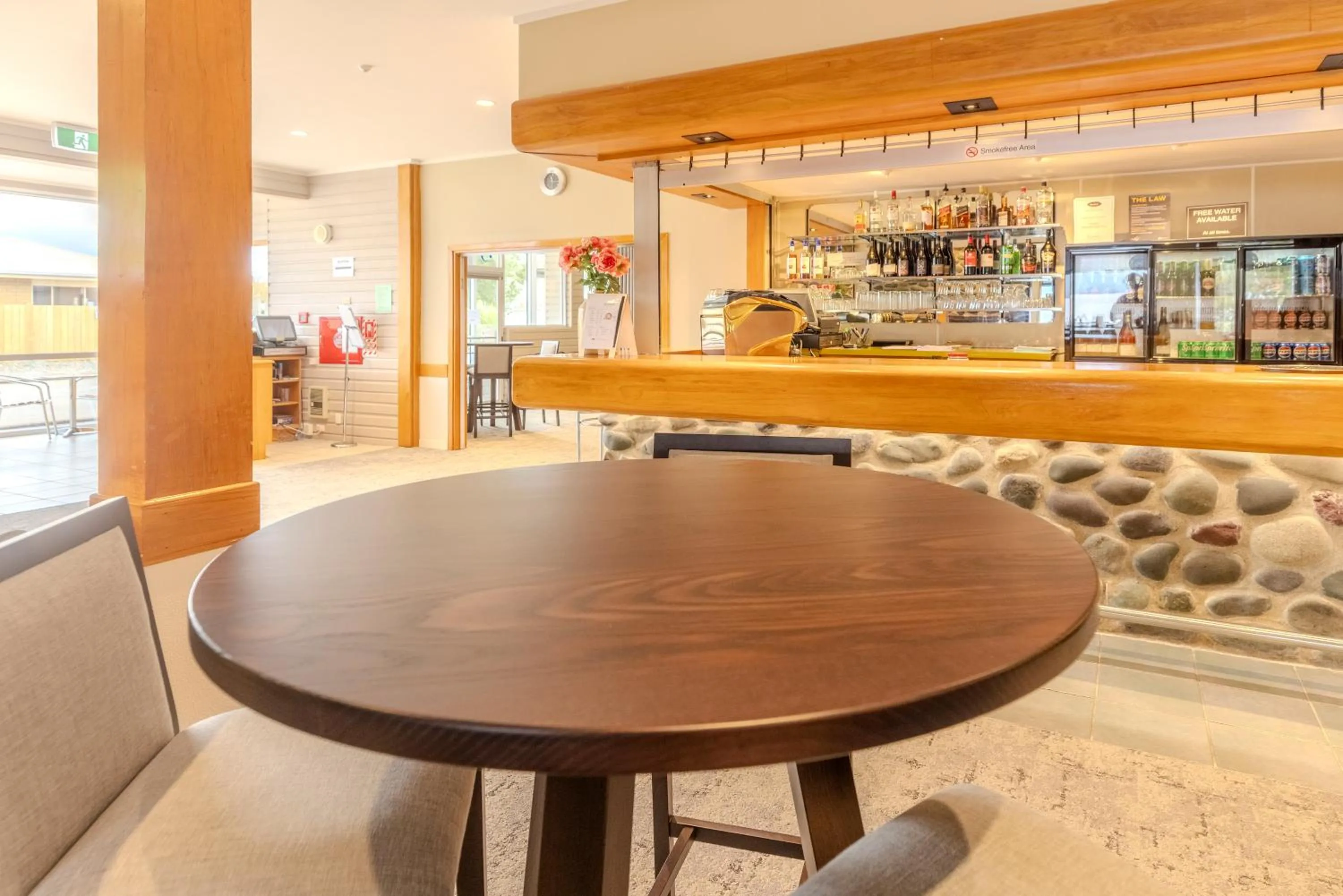 Lounge or bar in Kingsgate Hotel Te Anau