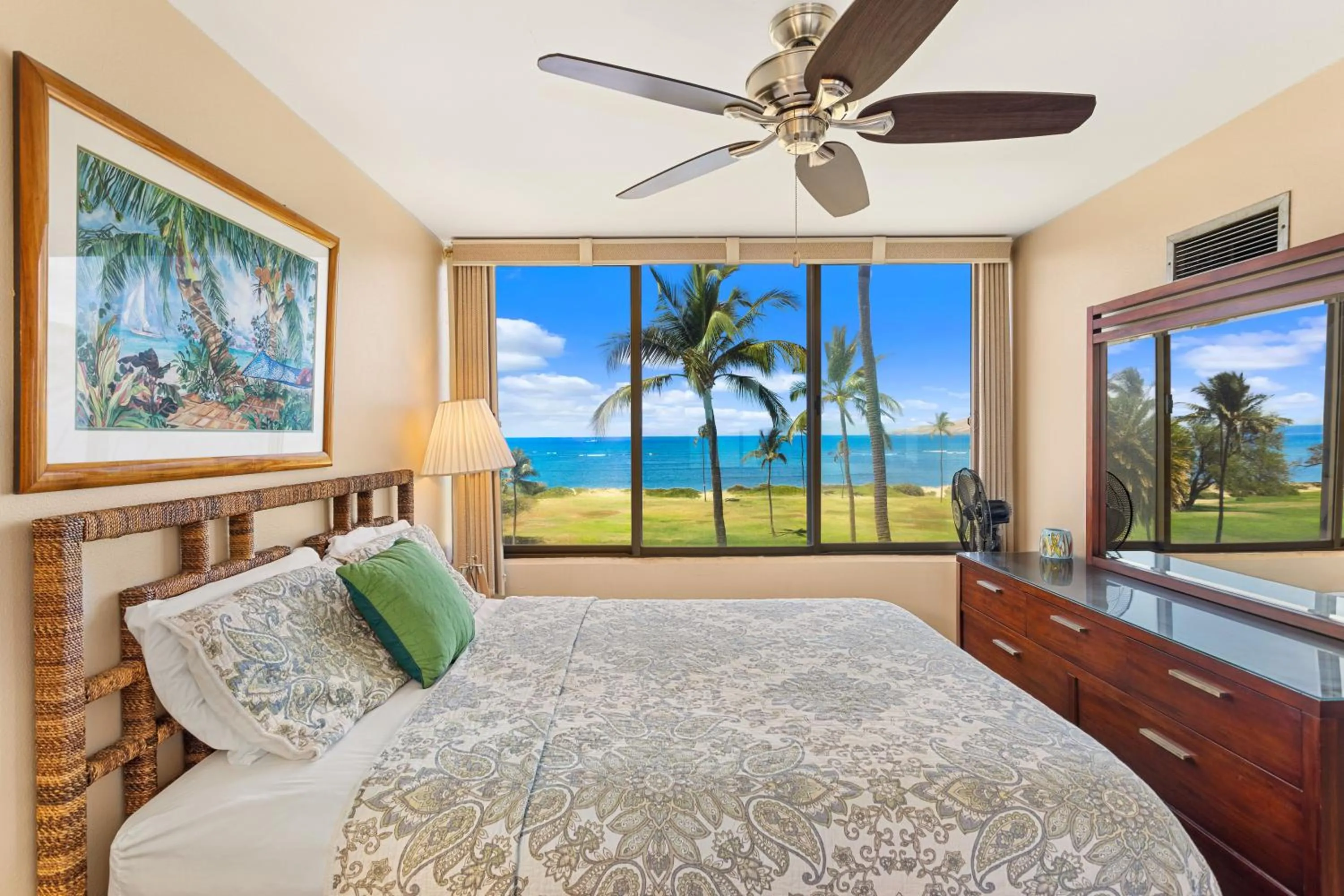 Property building, Bed in Kauhale Makai 535