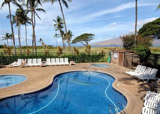 Swimming pool in Kauhale Makai 535