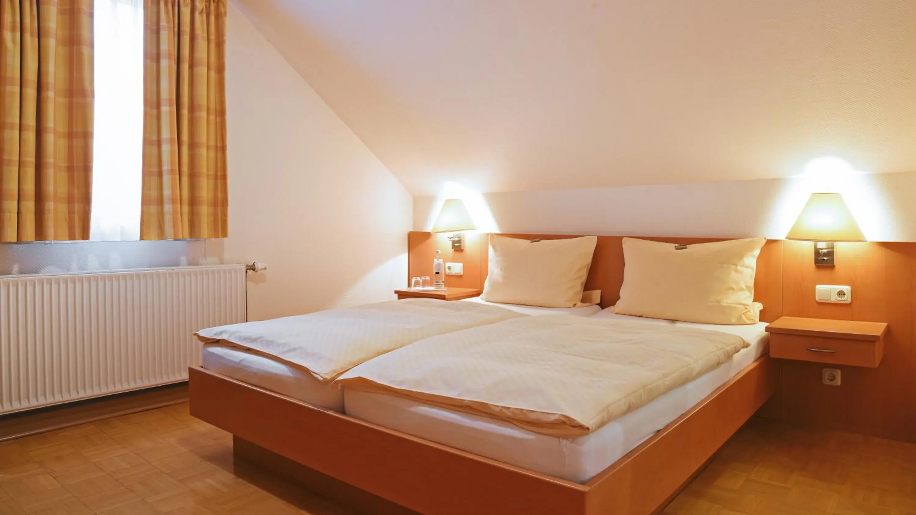 Standard Double or Twin Room - single occupancy in Hotel Deutsches Haus Standard Double or Twin Room - single occupancy in Hotel Deutsches Haus