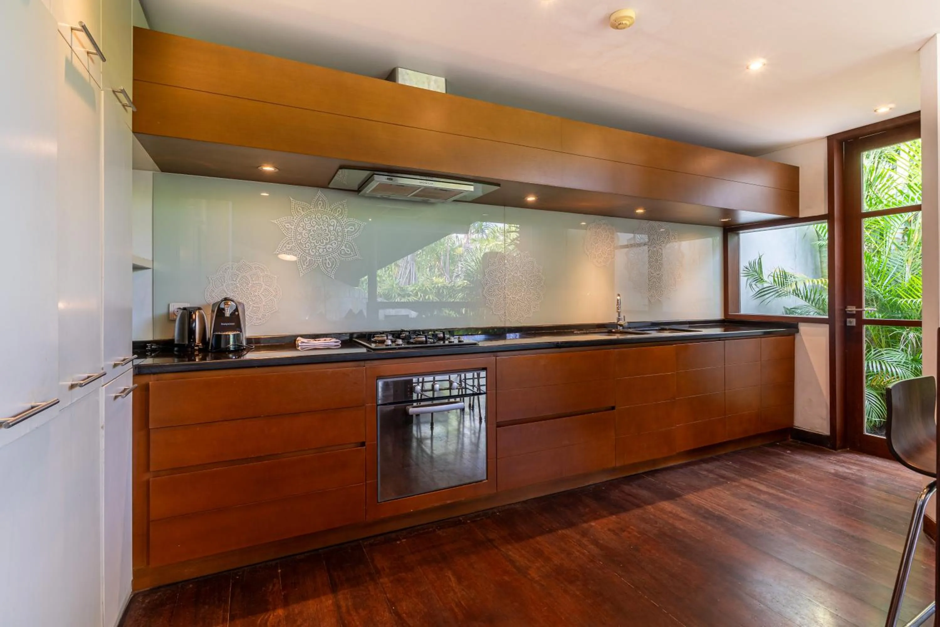 Kitchen or kitchenette in The Layar - Designer Villas and Spa, CHSE Certified