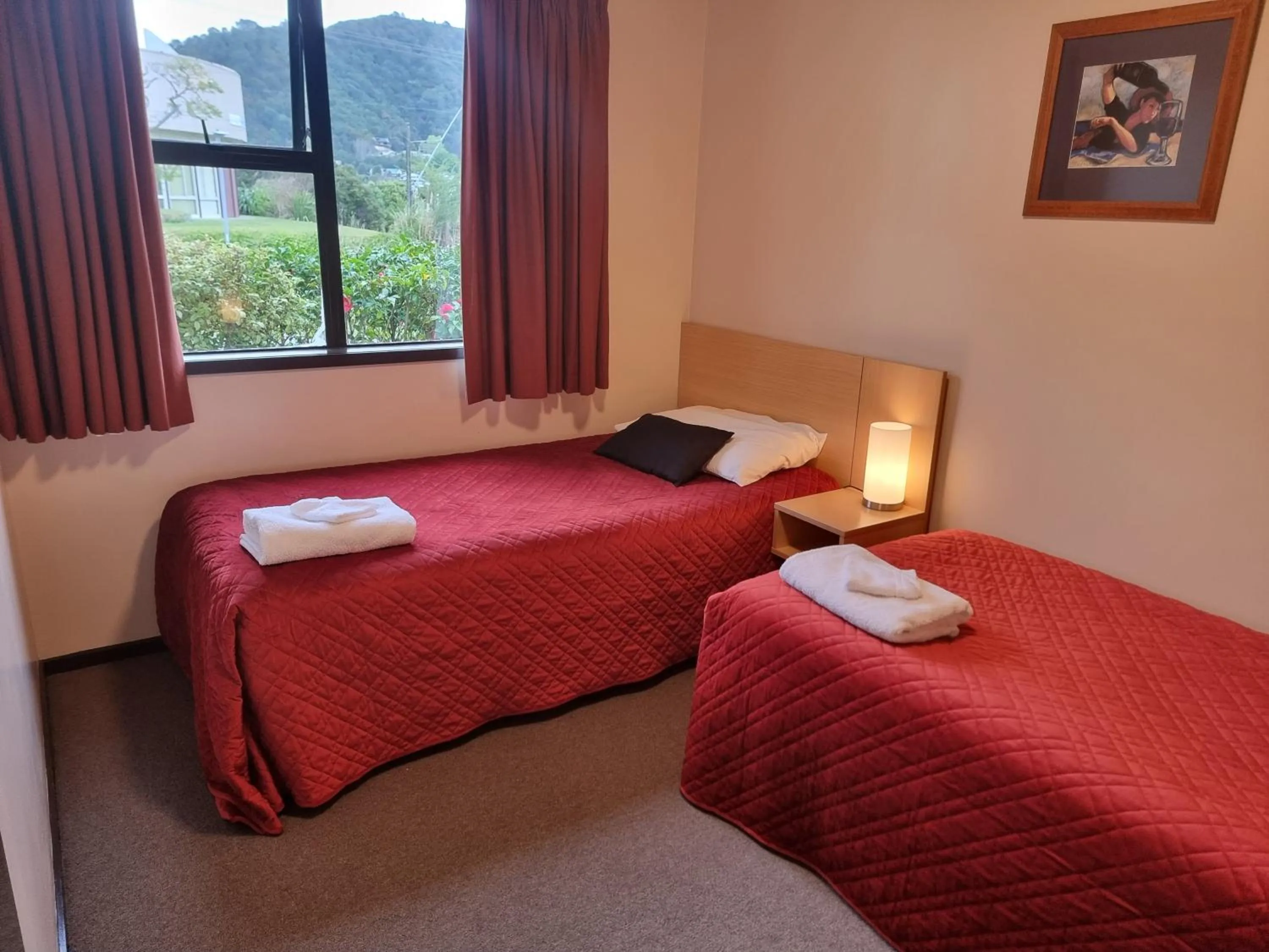 Bedroom, Bed in Broadway Motel