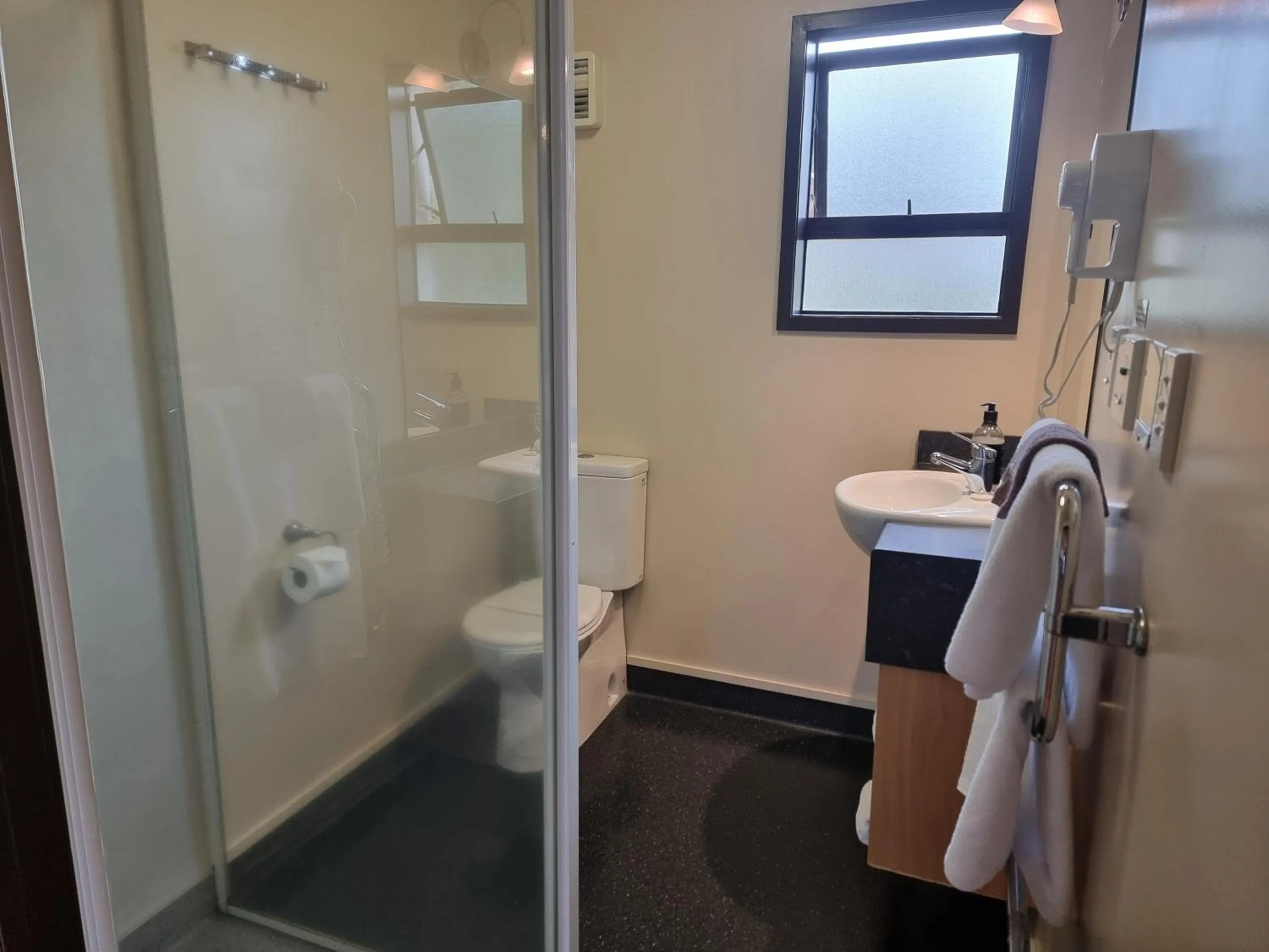 Bathroom in Broadway Motel