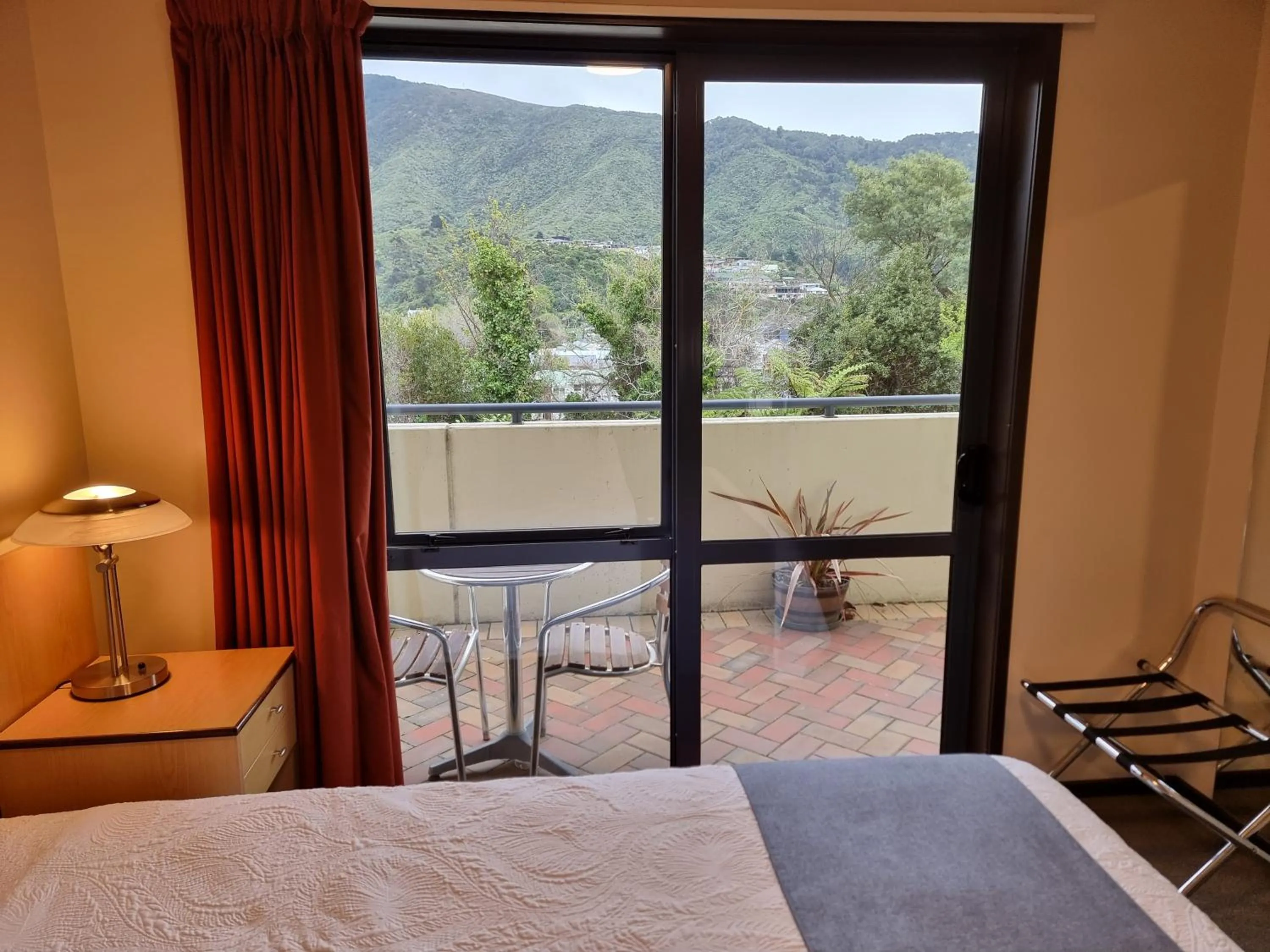 View (from property/room), Bed in Broadway Motel