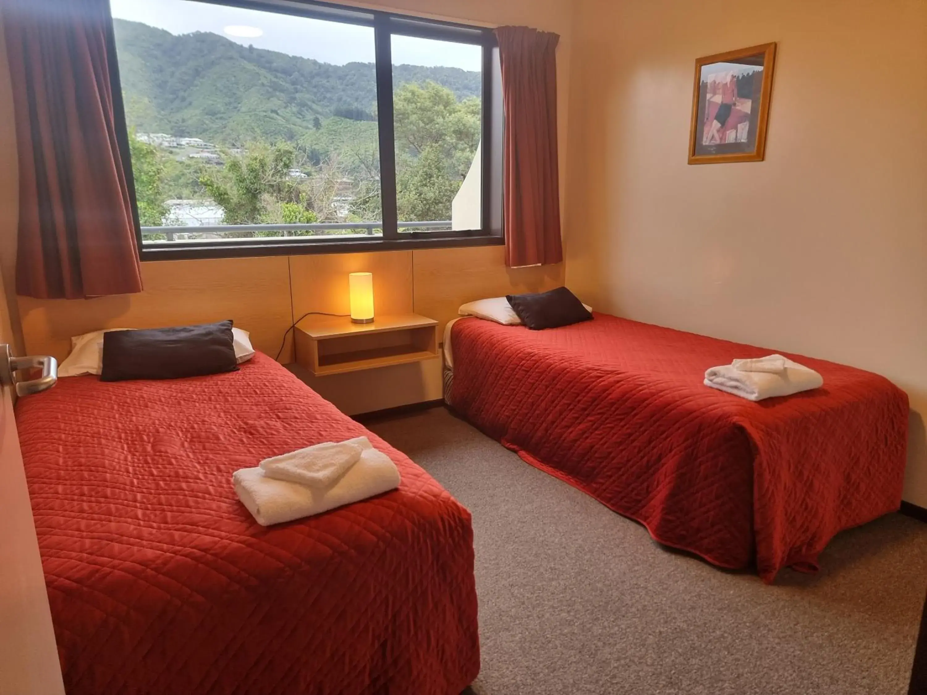 Bedroom, Bed in Broadway Motel Bedroom, Bed in Broadway Motel