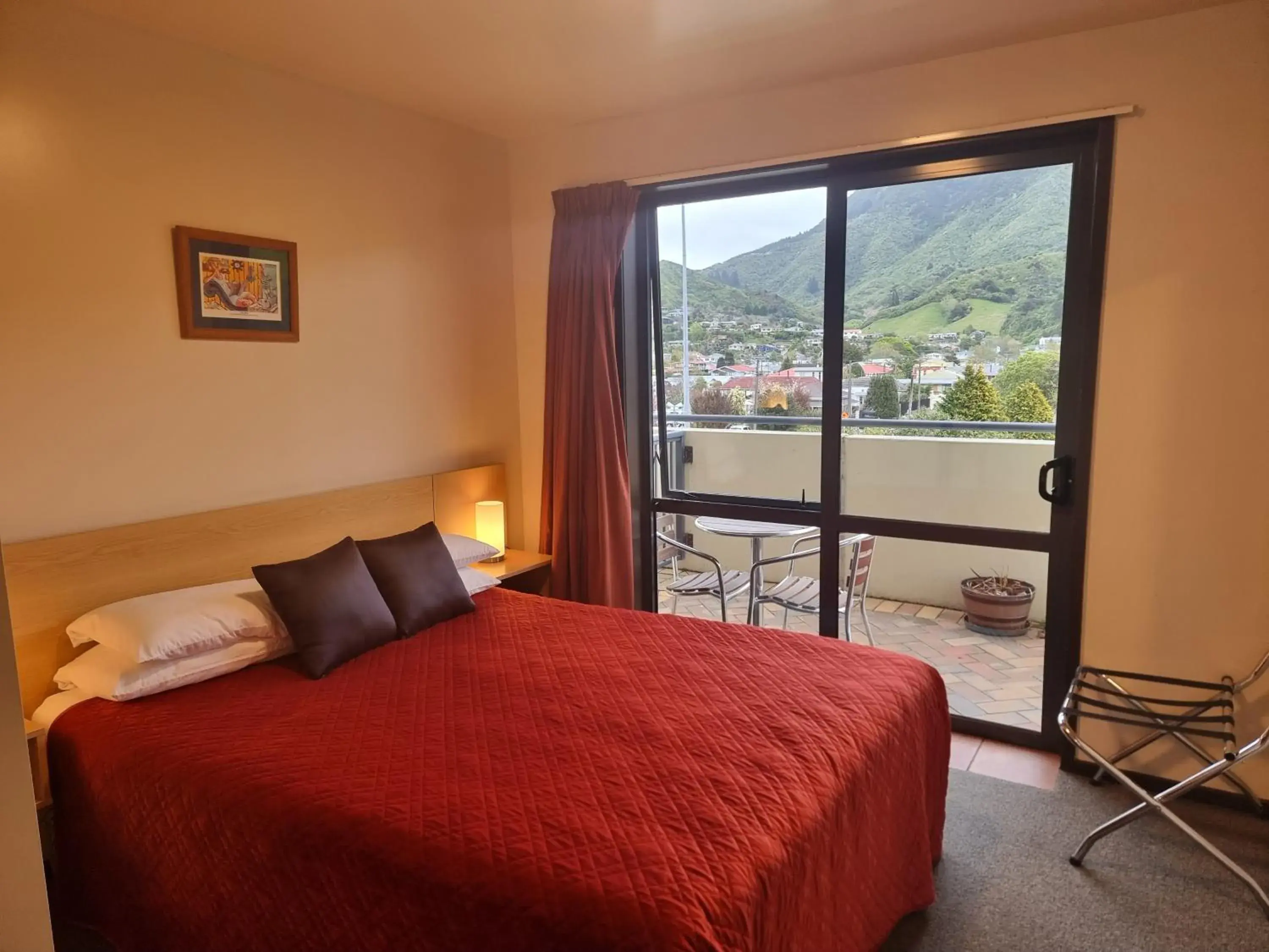 Bedroom, Bed in Broadway Motel Bedroom, Bed in Broadway Motel