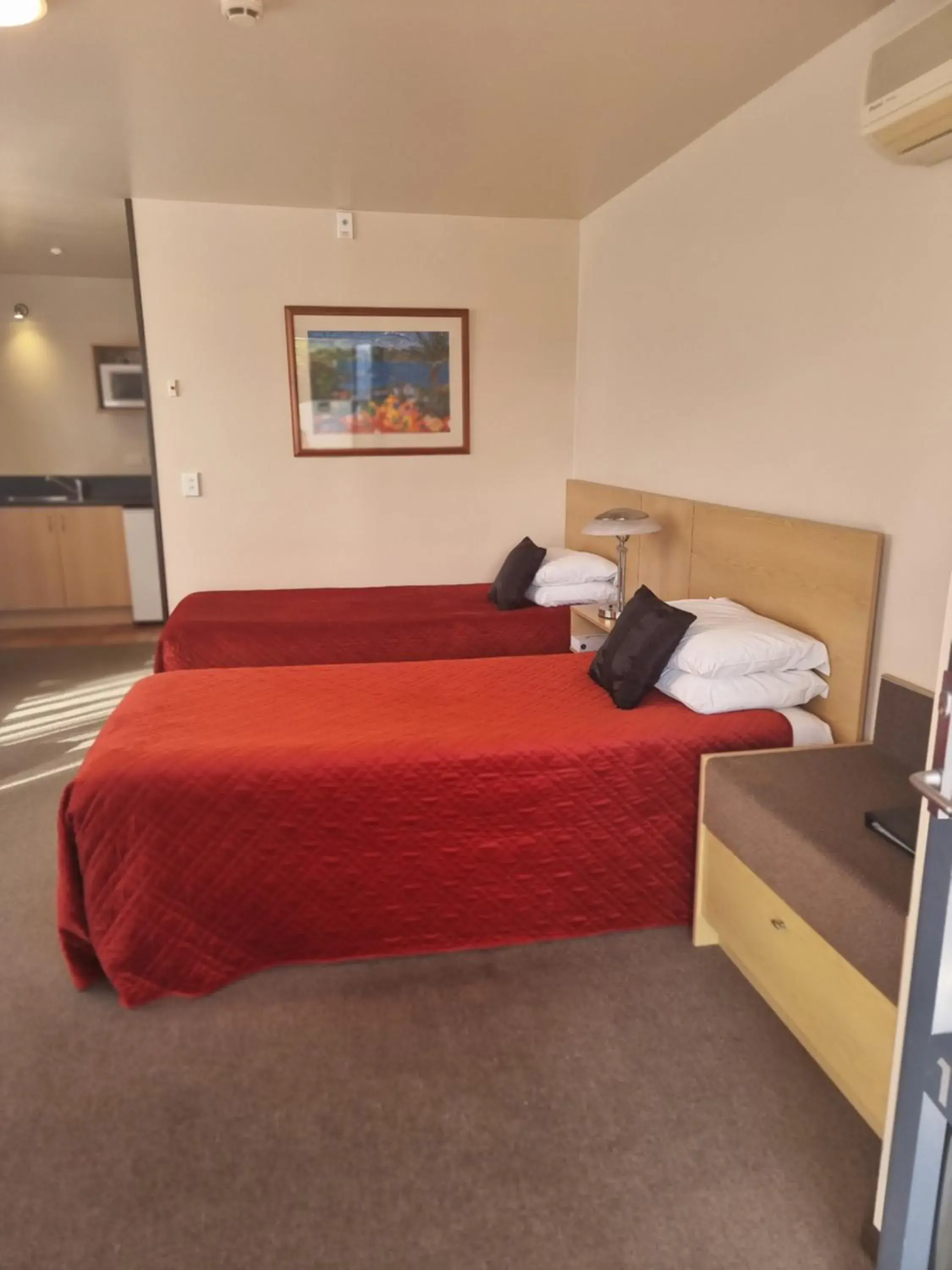 Bed in Broadway Motel Bed in Broadway Motel