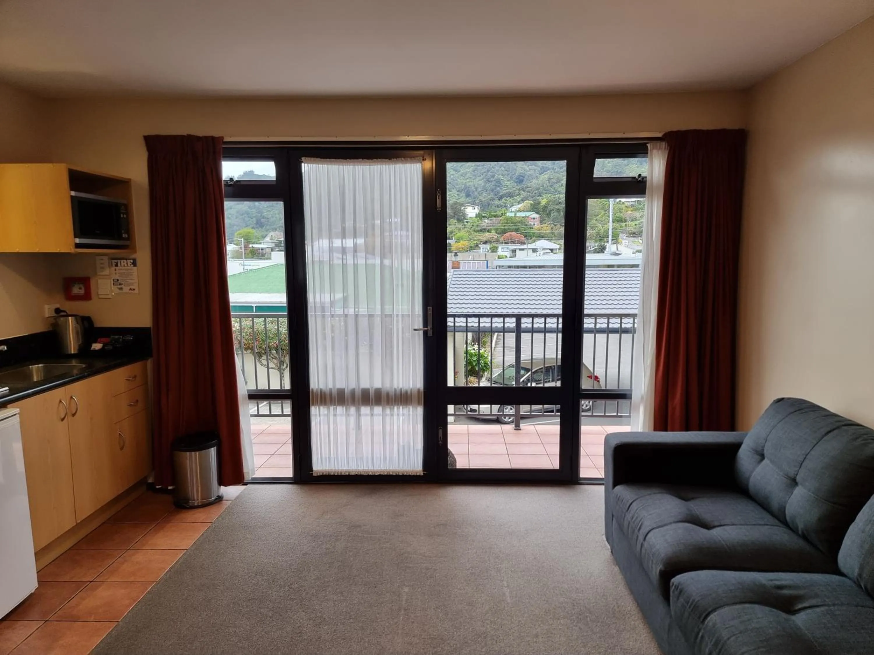 Inner courtyard view in Broadway Motel