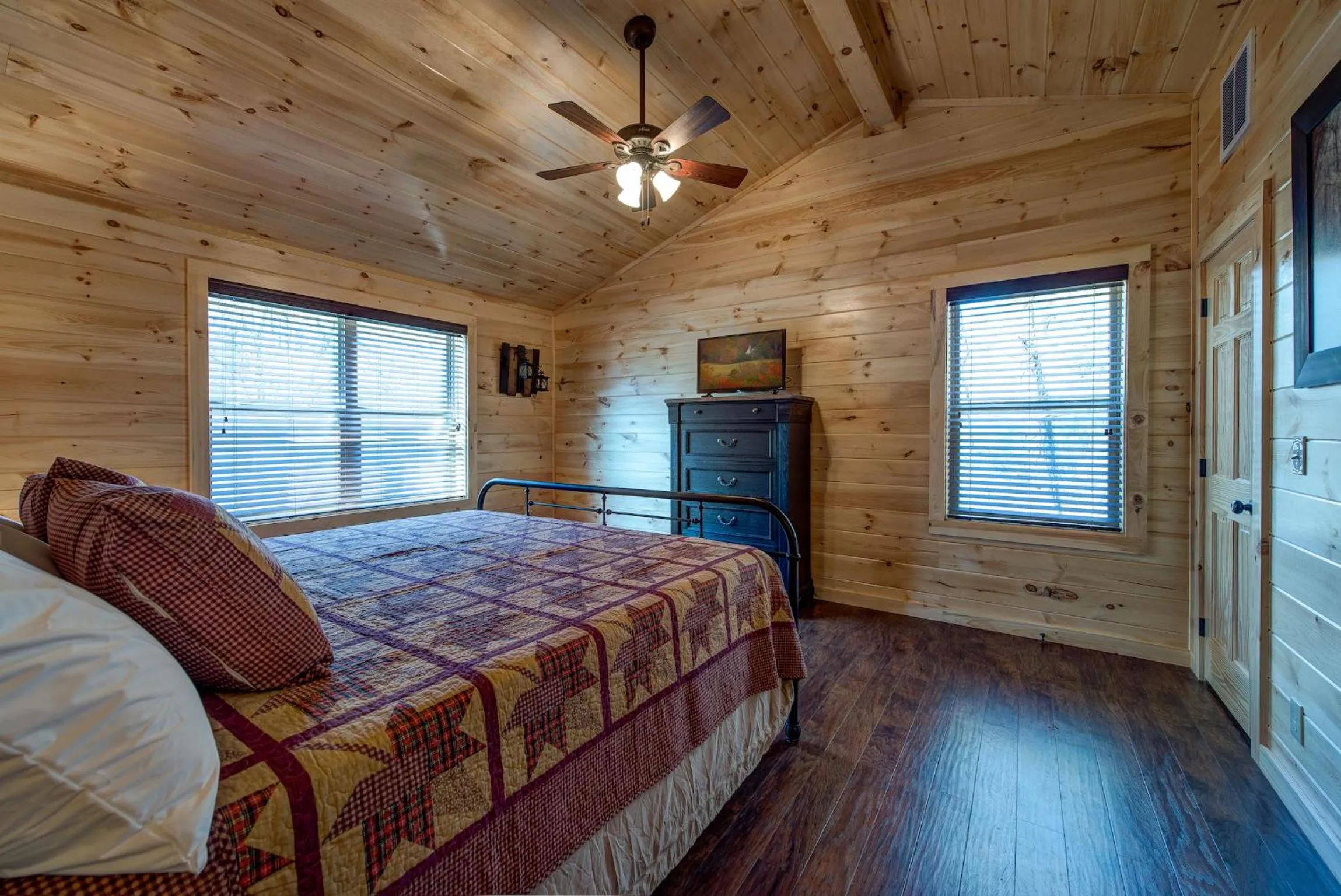 Property building, Bed in Woodland Escape