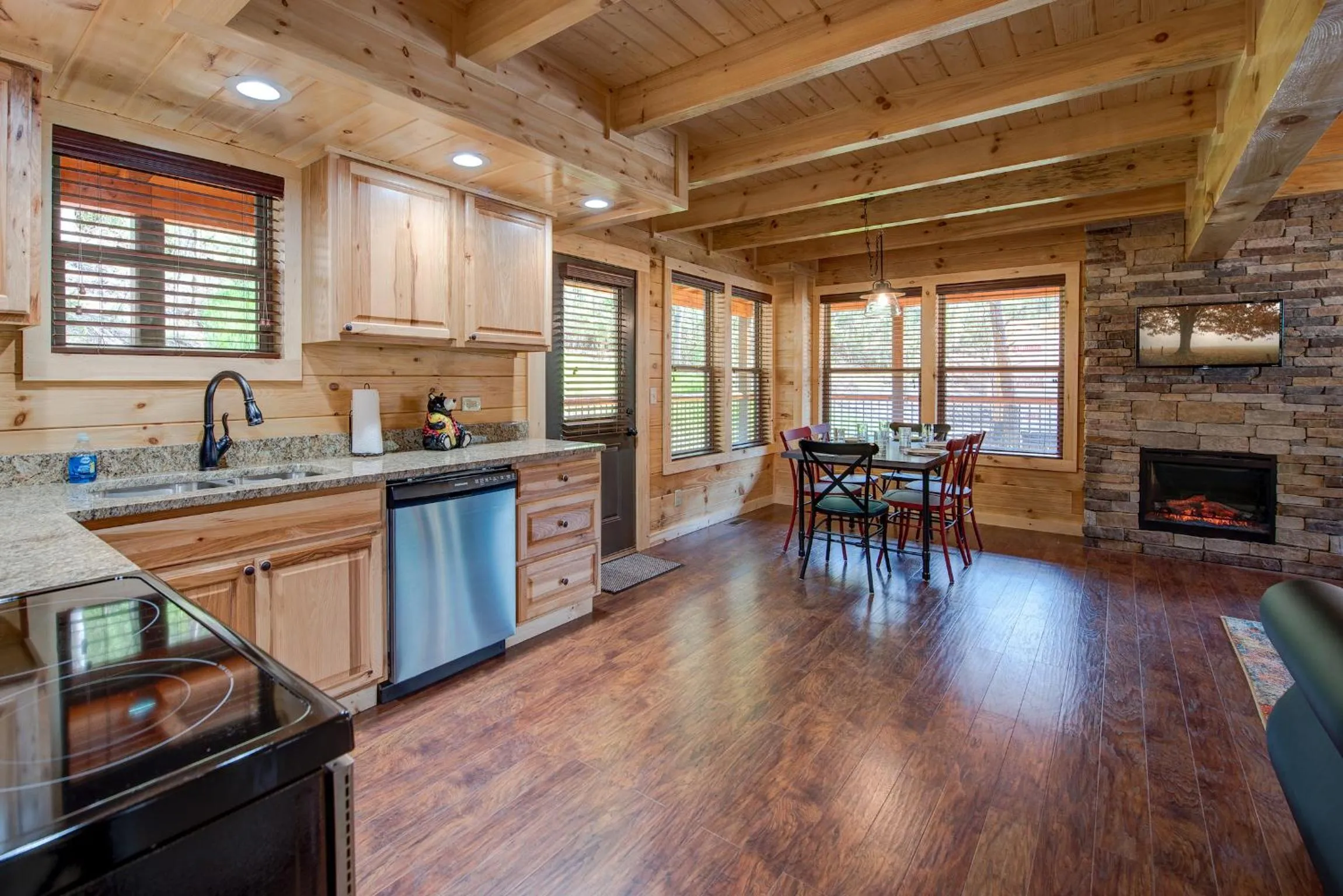 Kitchen or kitchenette in Woodland Escape