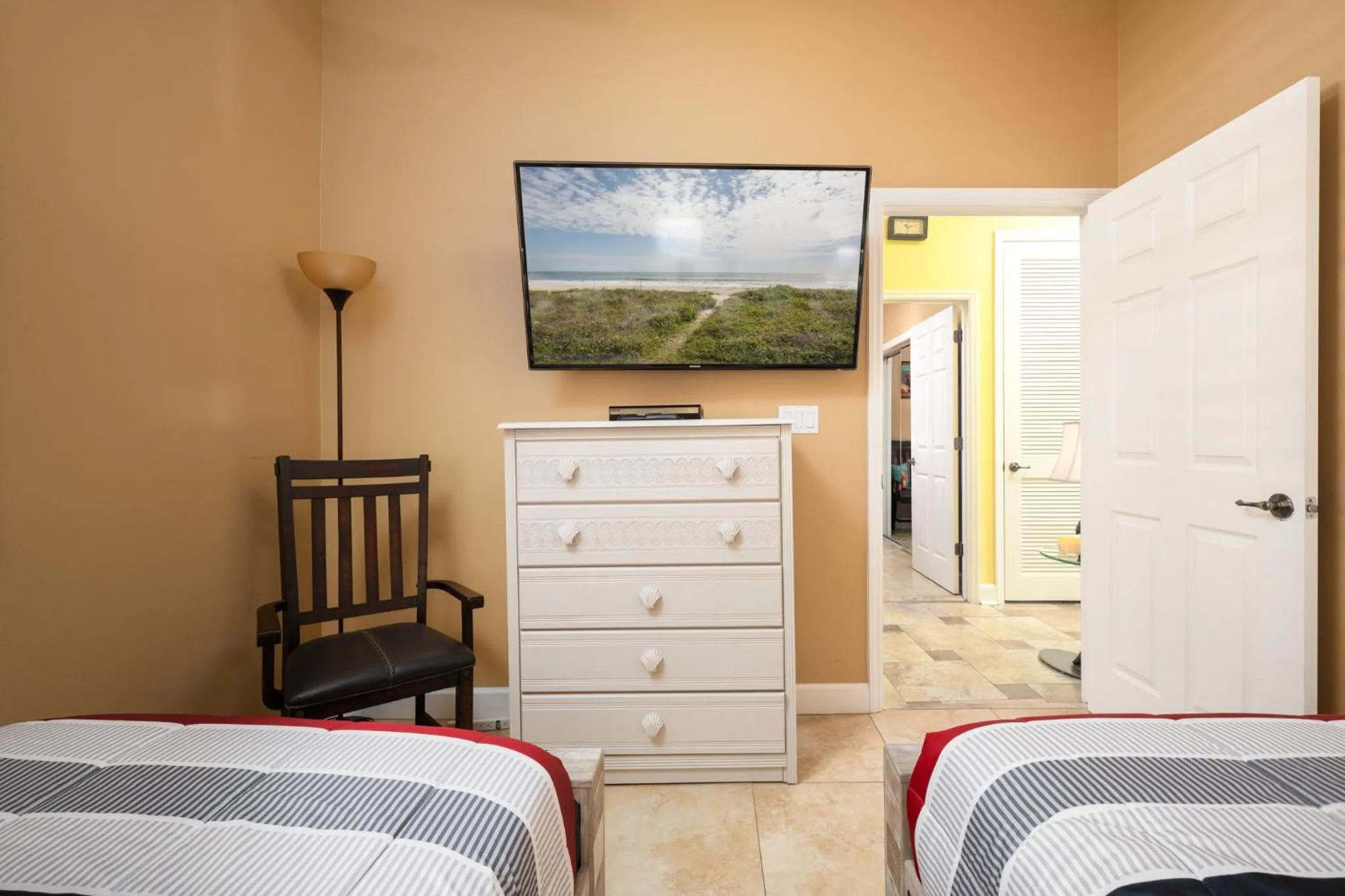 Property building, Bed in 933 Cinnamon Beach