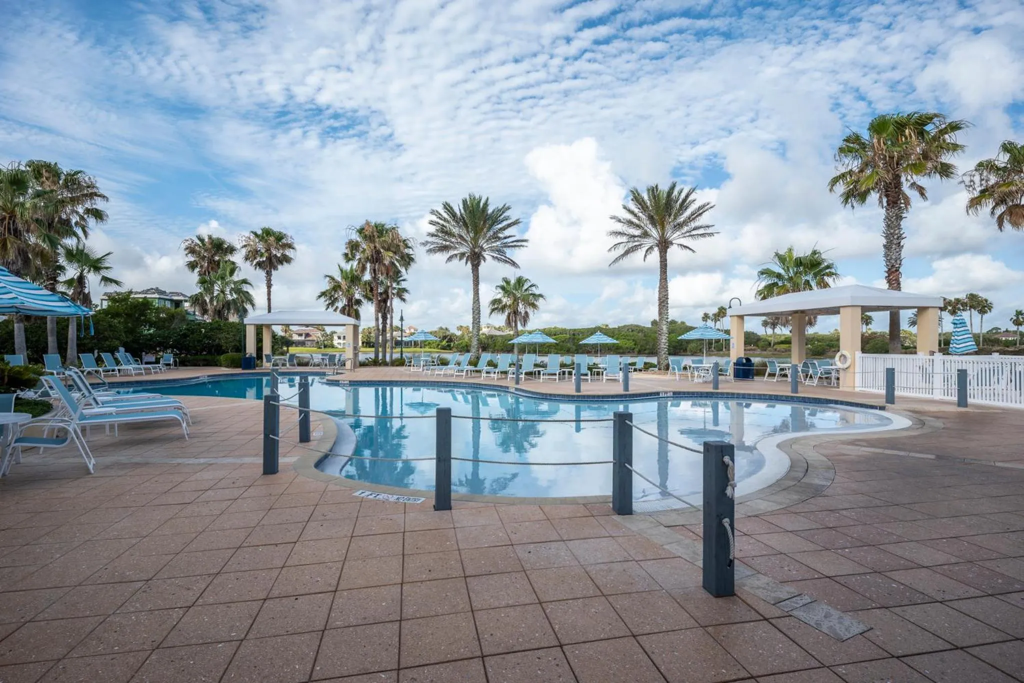 Property building in 933 Cinnamon Beach