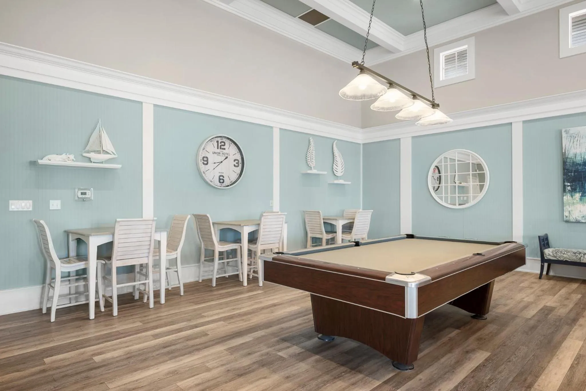 Property building in 933 Cinnamon Beach