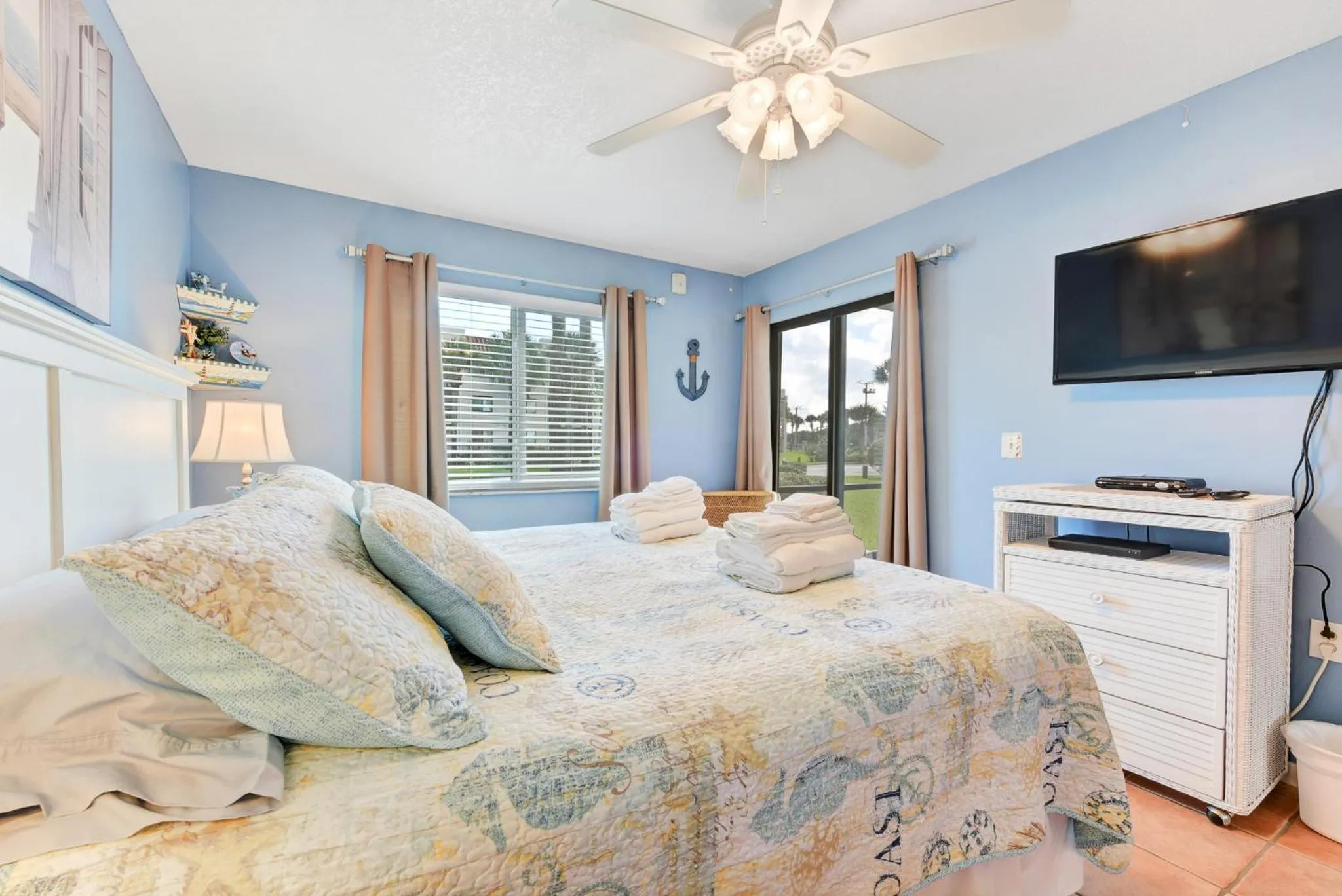 Property building, Bed in Ocean Village Club N14