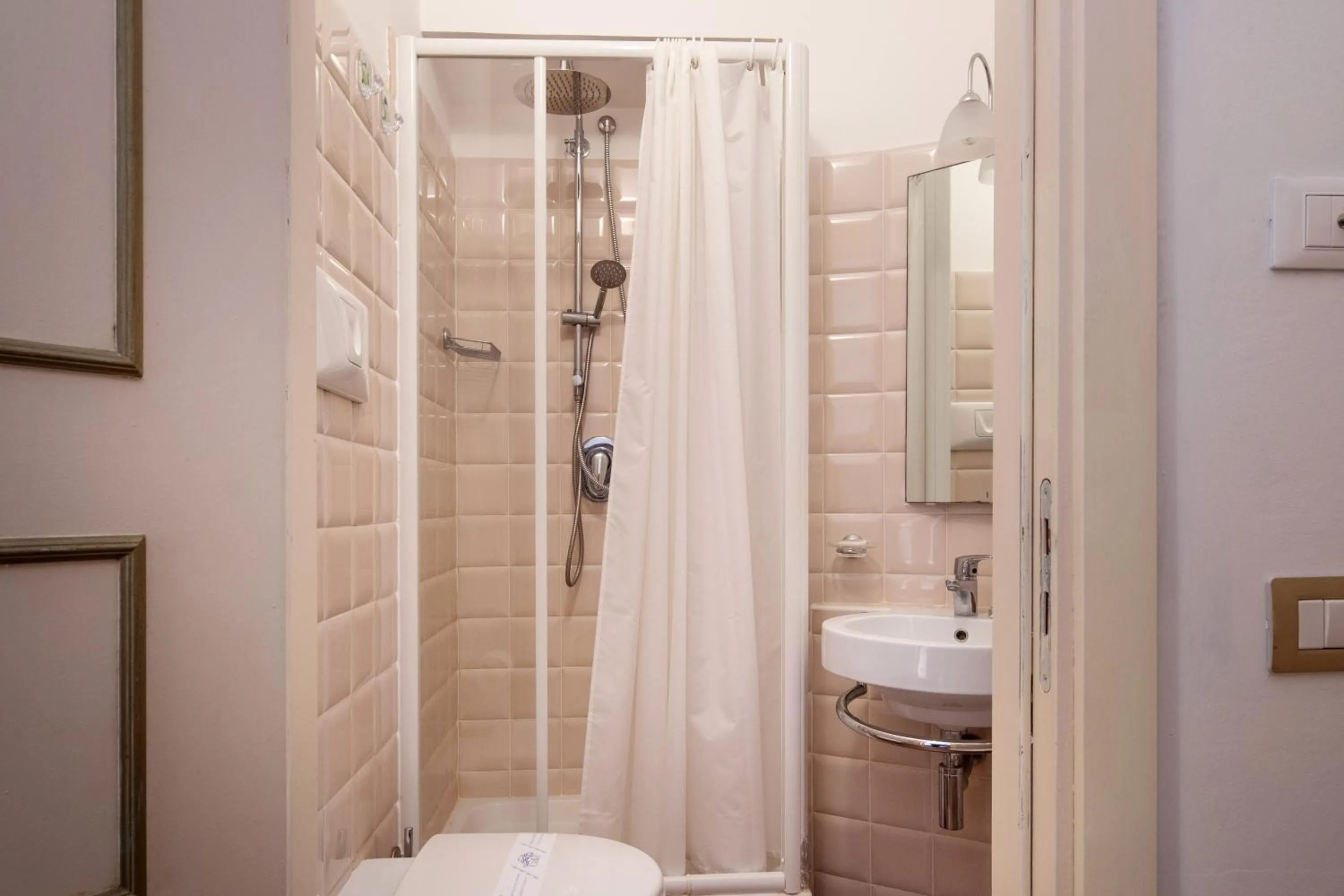 Shower in L'Elisea Maison De Charme