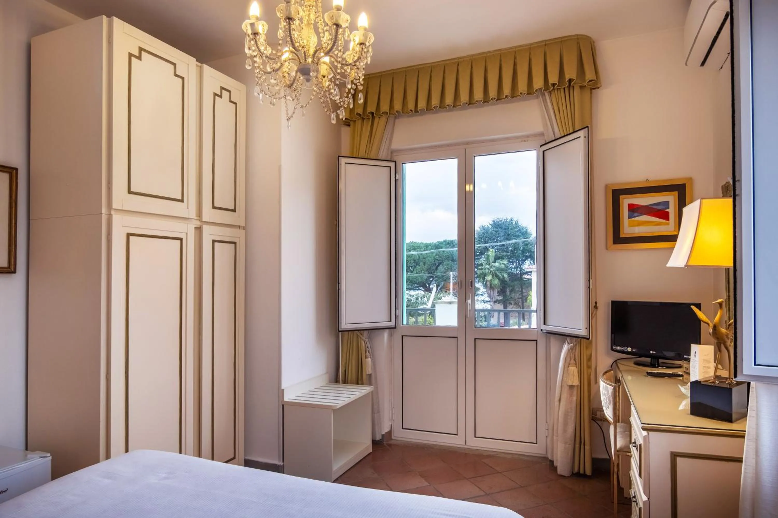 TV and multimedia, Bed in L'Elisea Maison De Charme