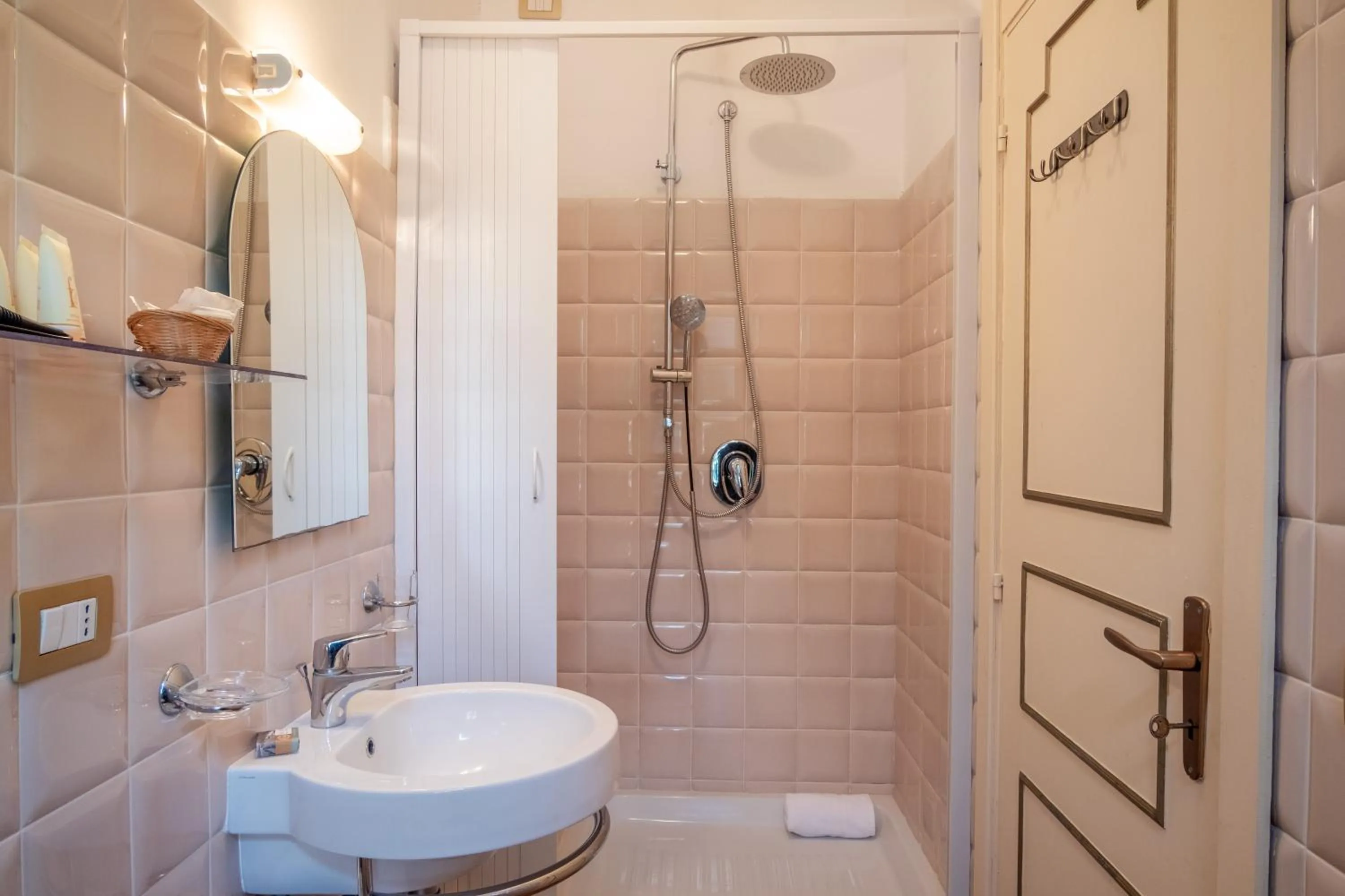 Shower in L'Elisea Maison De Charme