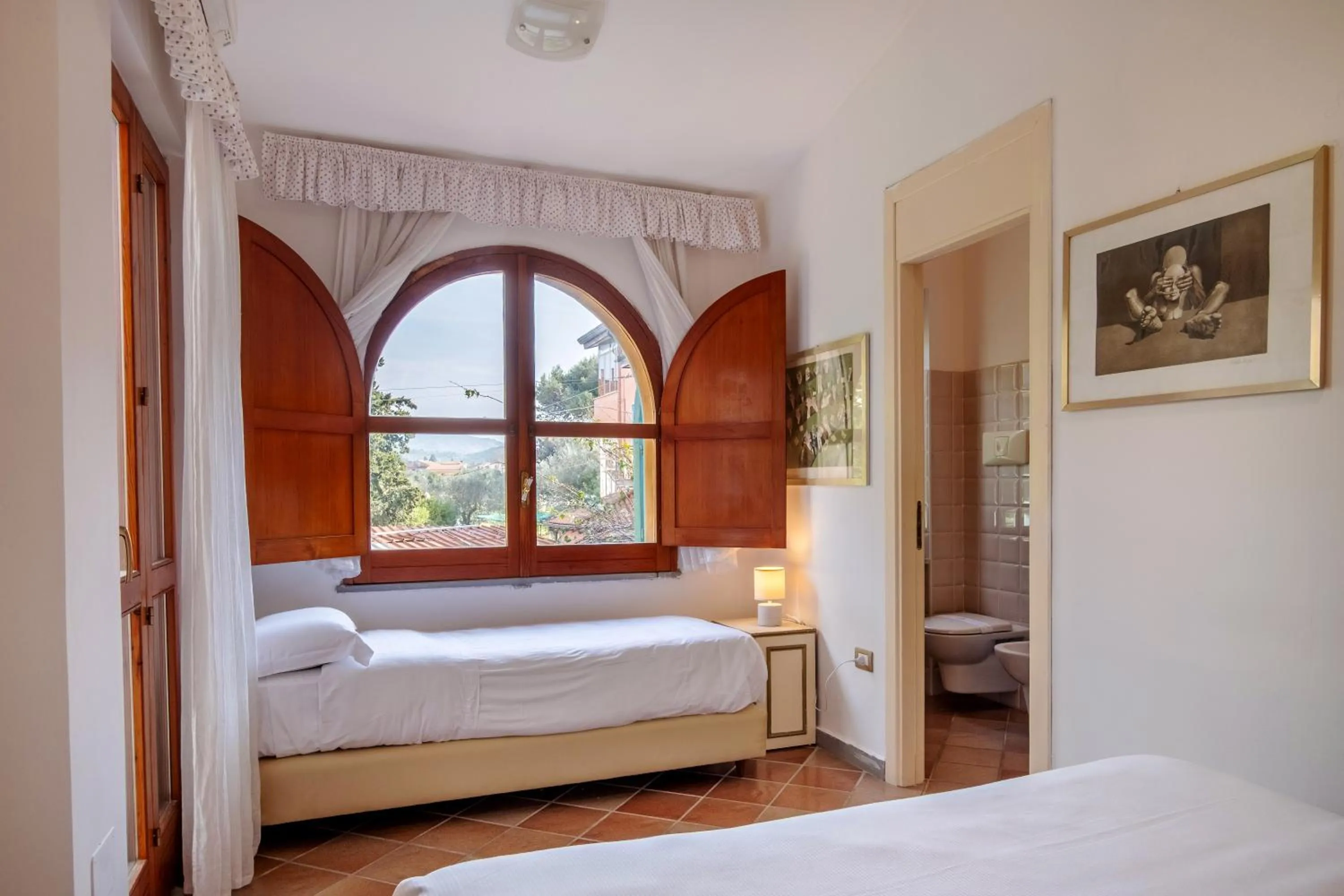 Toilet, Bed in L'Elisea Maison De Charme